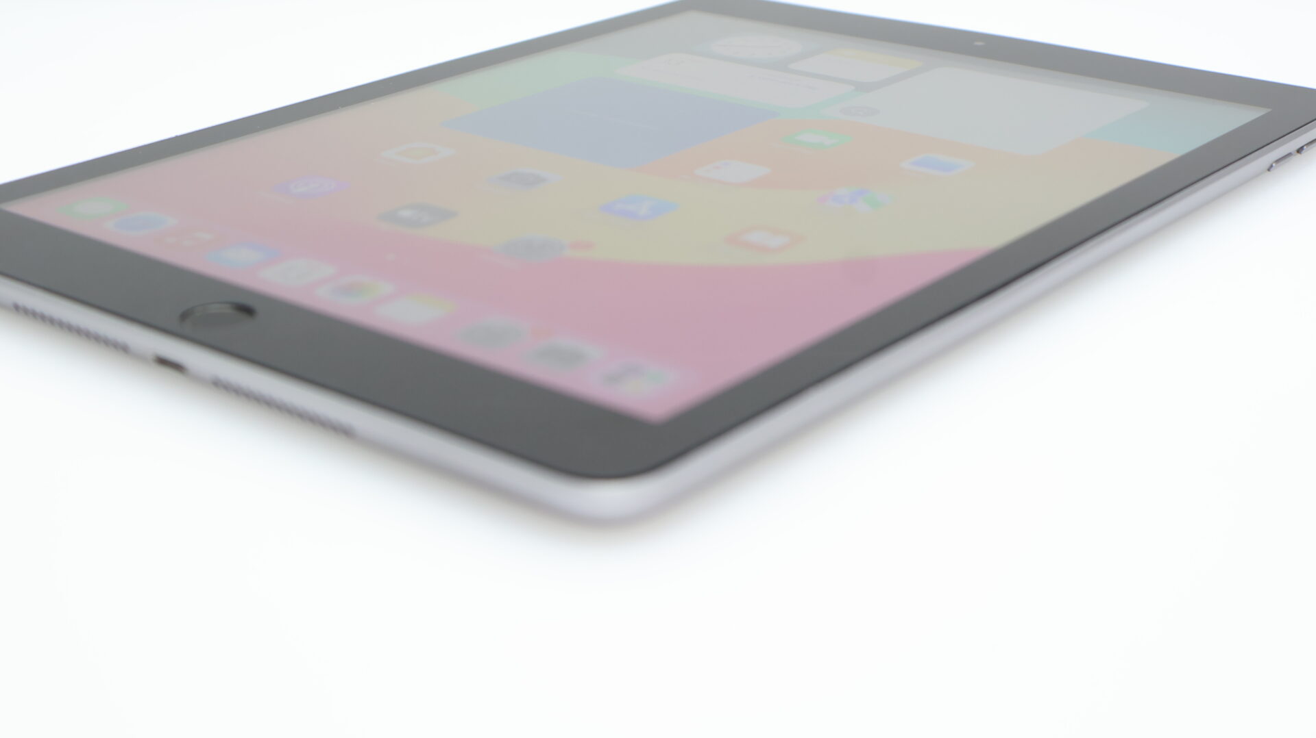 iPad 9.7" 6th Gen 32GB (Wi-Fii Only) Touch ID Not Working Space Gray - Image 4