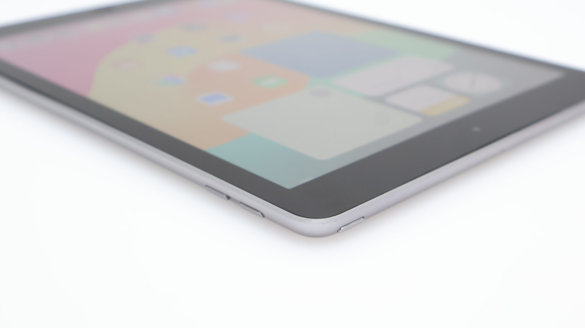 iPad 9.7" 6th Gen 32GB (Wi-Fii Only) Touch ID Not Working Space Gray - Image 7