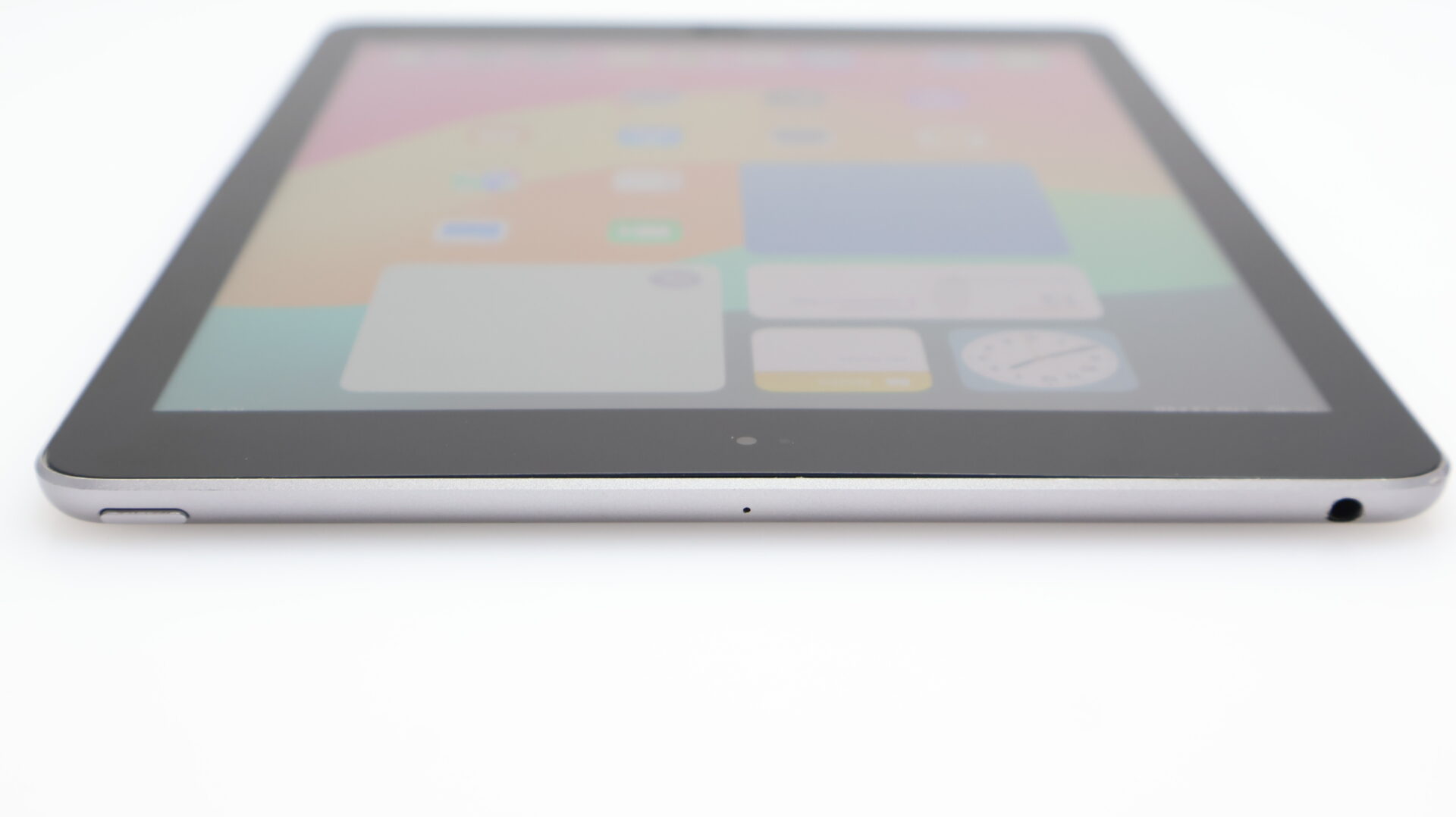 iPad 9.7" 6th Gen 32GB (Wi-Fii Only) Touch ID Not Working Space Gray - Image 8