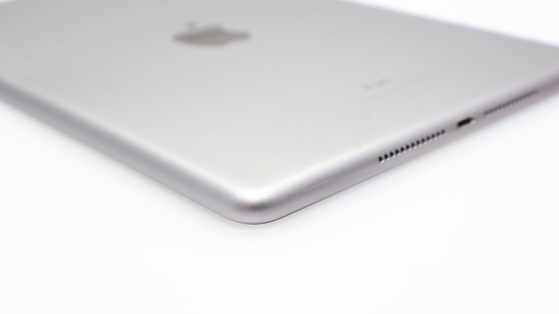 iPad 9.7" 6th Gen 32GB (Wi-Fii Only) Touch ID Not Working Space Gray - Image 15