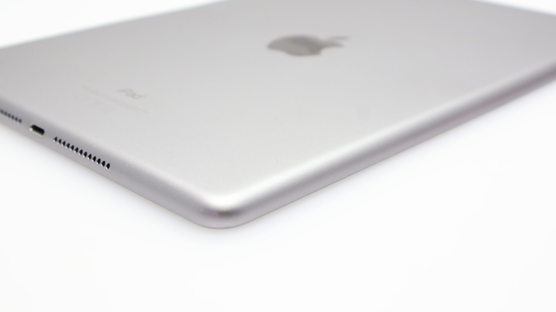 iPad 9.7" 6th Gen 32GB (Wi-Fii Only) Touch ID Not Working Space Gray - Image 17