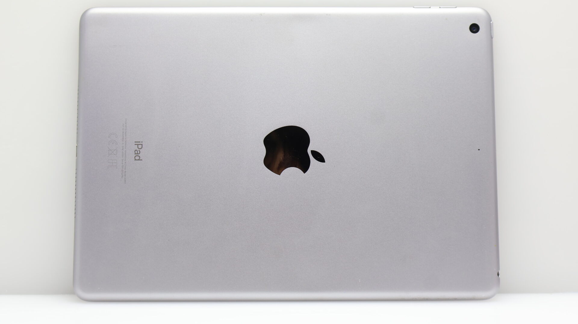 iPad 9.7" 6th Gen 32GB (Wi-Fii Only) Touch ID Not Working Space Gray - Image 18