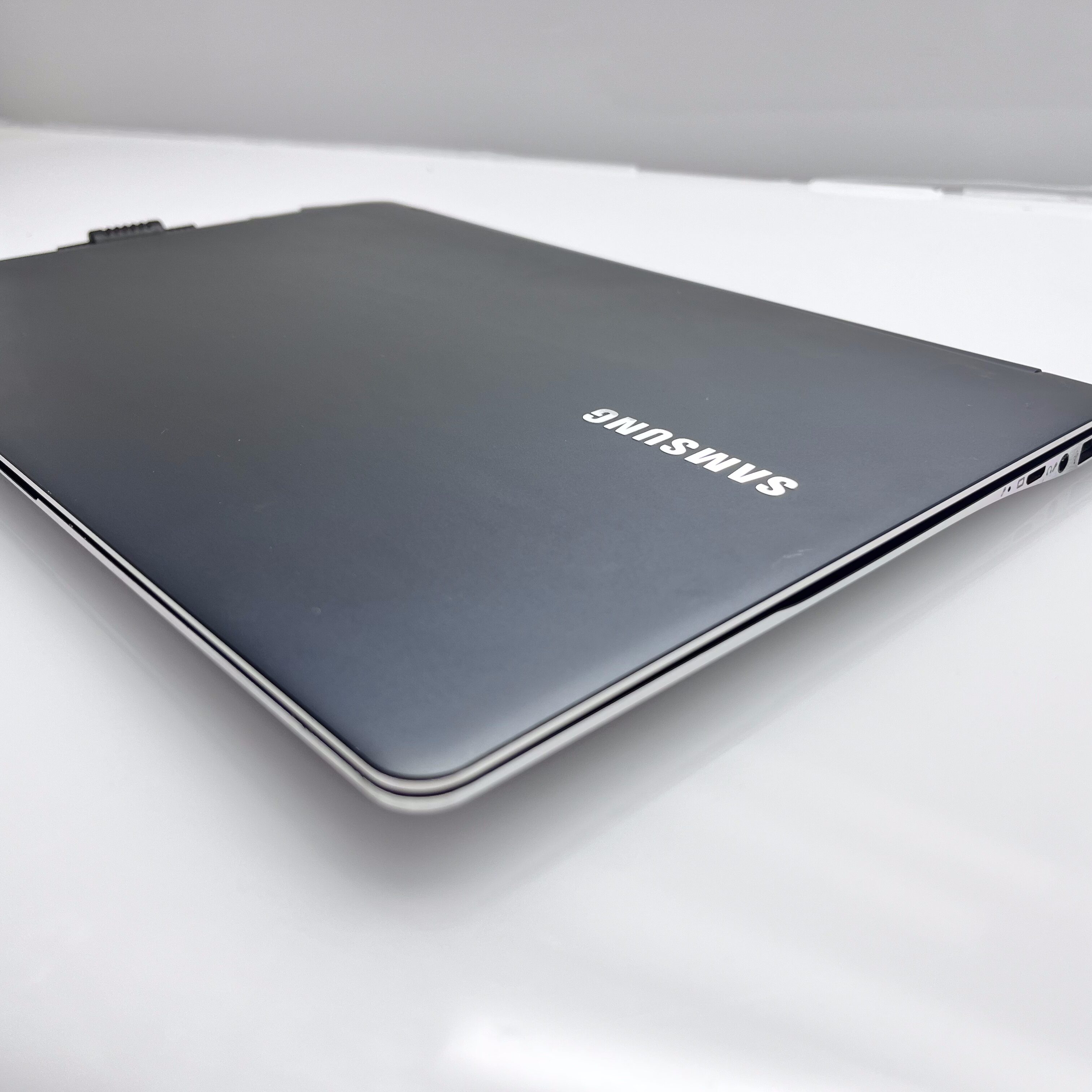 Samsung Series 9 UltraBook 4GB RAM 256GB SSD - Faulty Battery | Bright Spots - Image 7