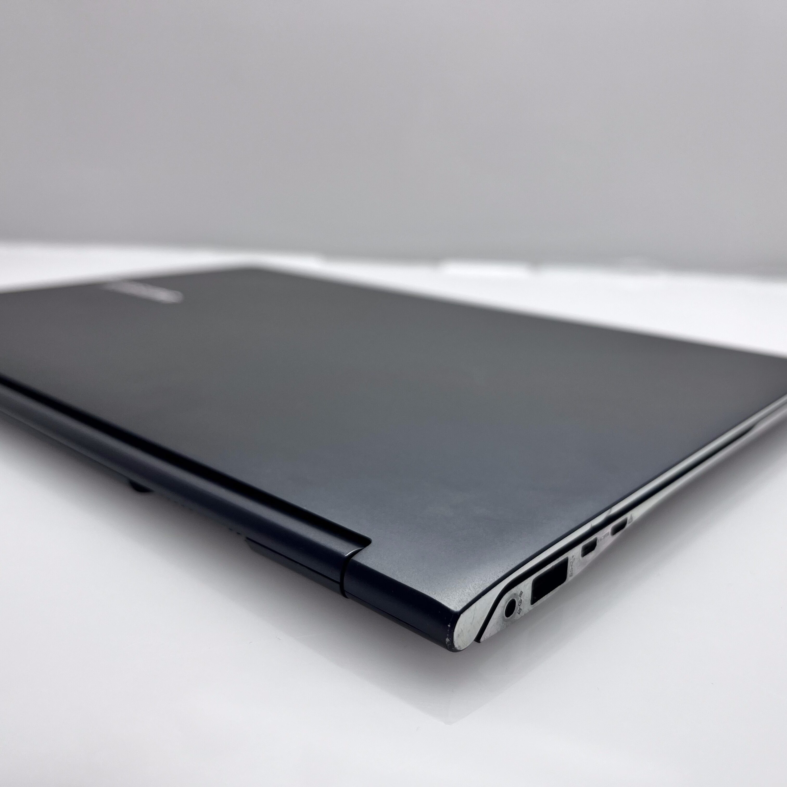 Samsung Series 9 UltraBook 4GB RAM 256GB SSD - Faulty Battery | Bright Spots - Image 9