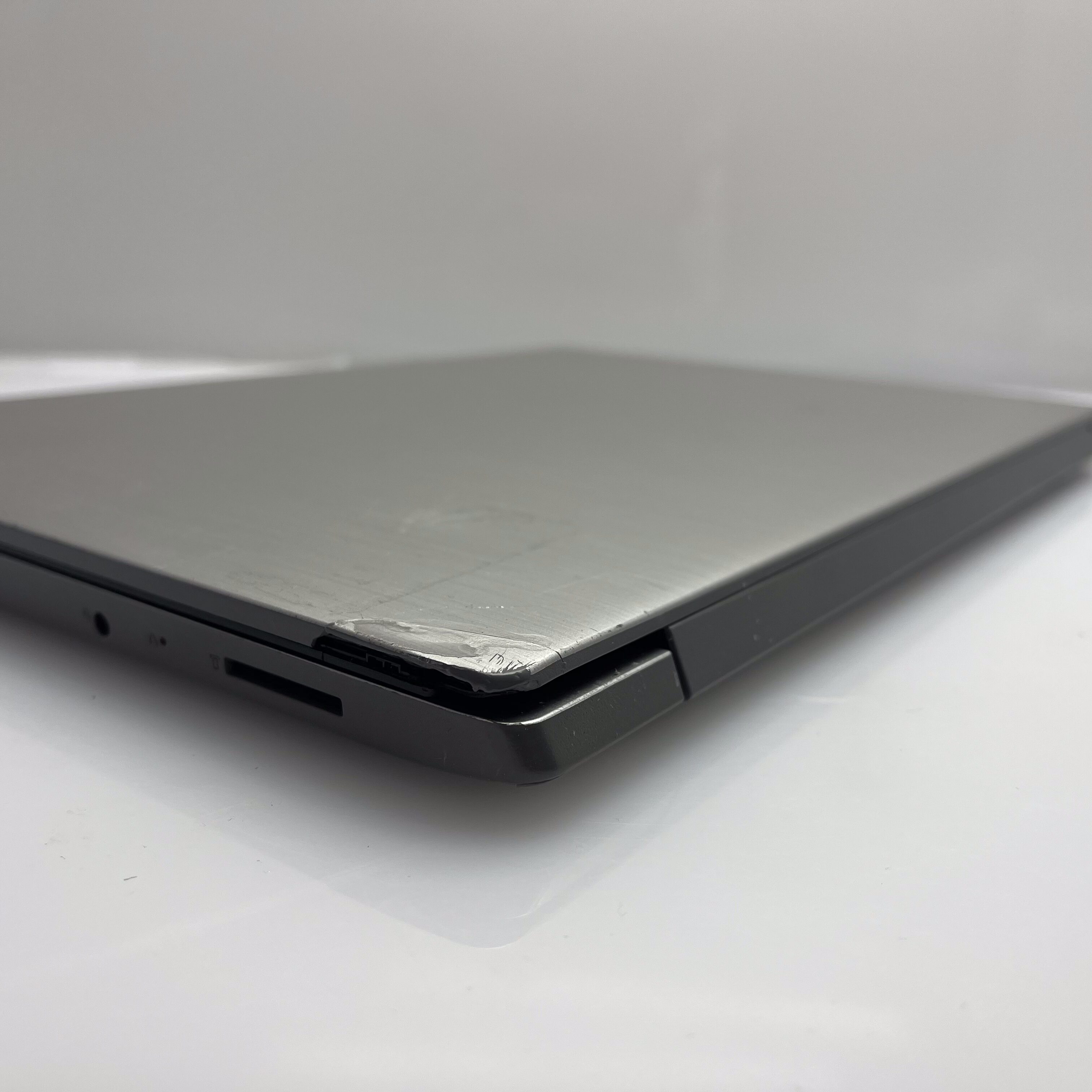 Lenovo IdeaPad 3 15IGL05 "Celeron" 4GB RAM 1TB (SATA) SSD Silver - Cracked Casing - Image 7