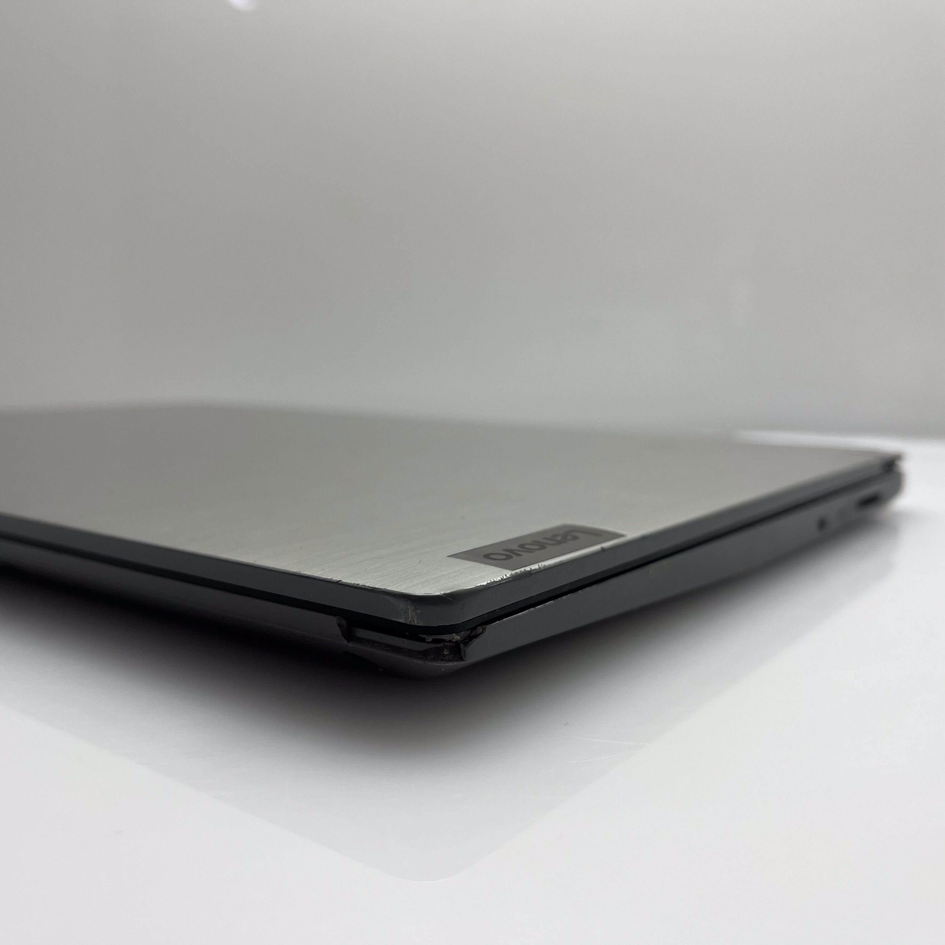 Lenovo IdeaPad 3 15IGL05 "Celeron" 4GB RAM 1TB (SATA) SSD Silver - Cracked Casing - Image 6