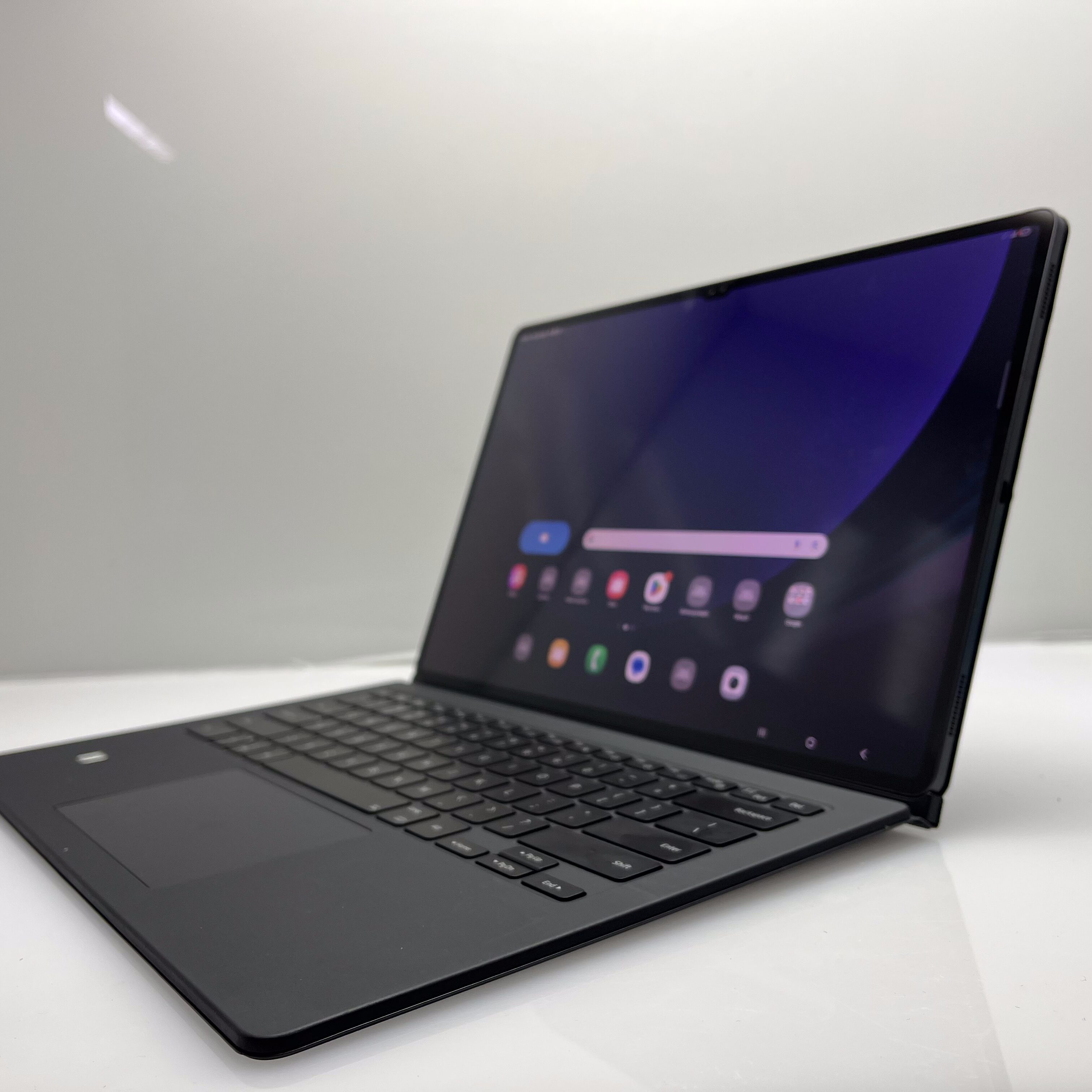 Samsung Galaxy Tab S9 Ultra 5G 256GB Dual Sim Grey (12 Month Warranty) + Keyboard Cover Bundle Value: R700 - Image 9