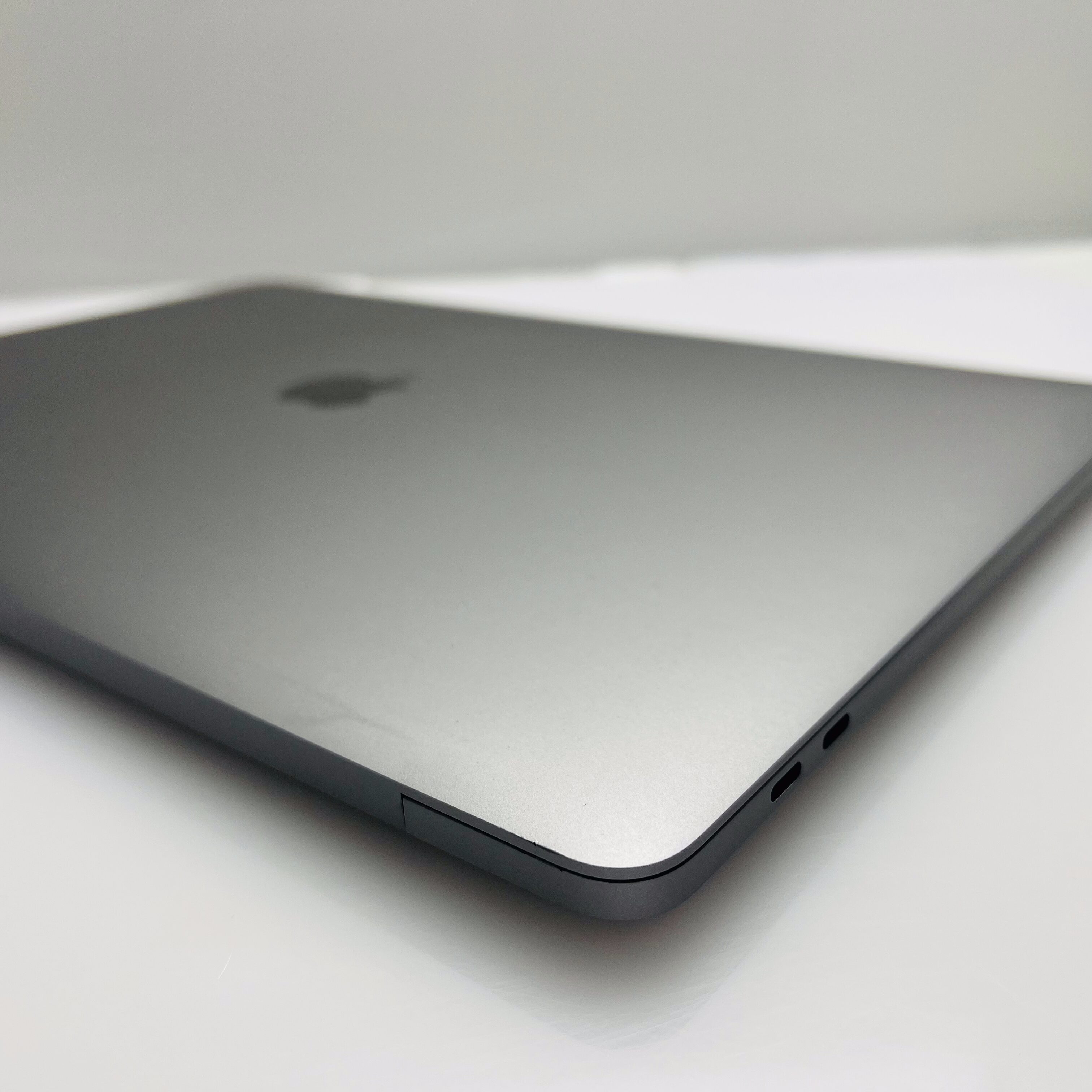 Apple MacBook Pro 15-Inch “Core i7” 2.6 GHz (Touch/2018) 16GB RAM 256GB SSD Space Grey (6 Month Warranty) - Bent Casing - Image 3