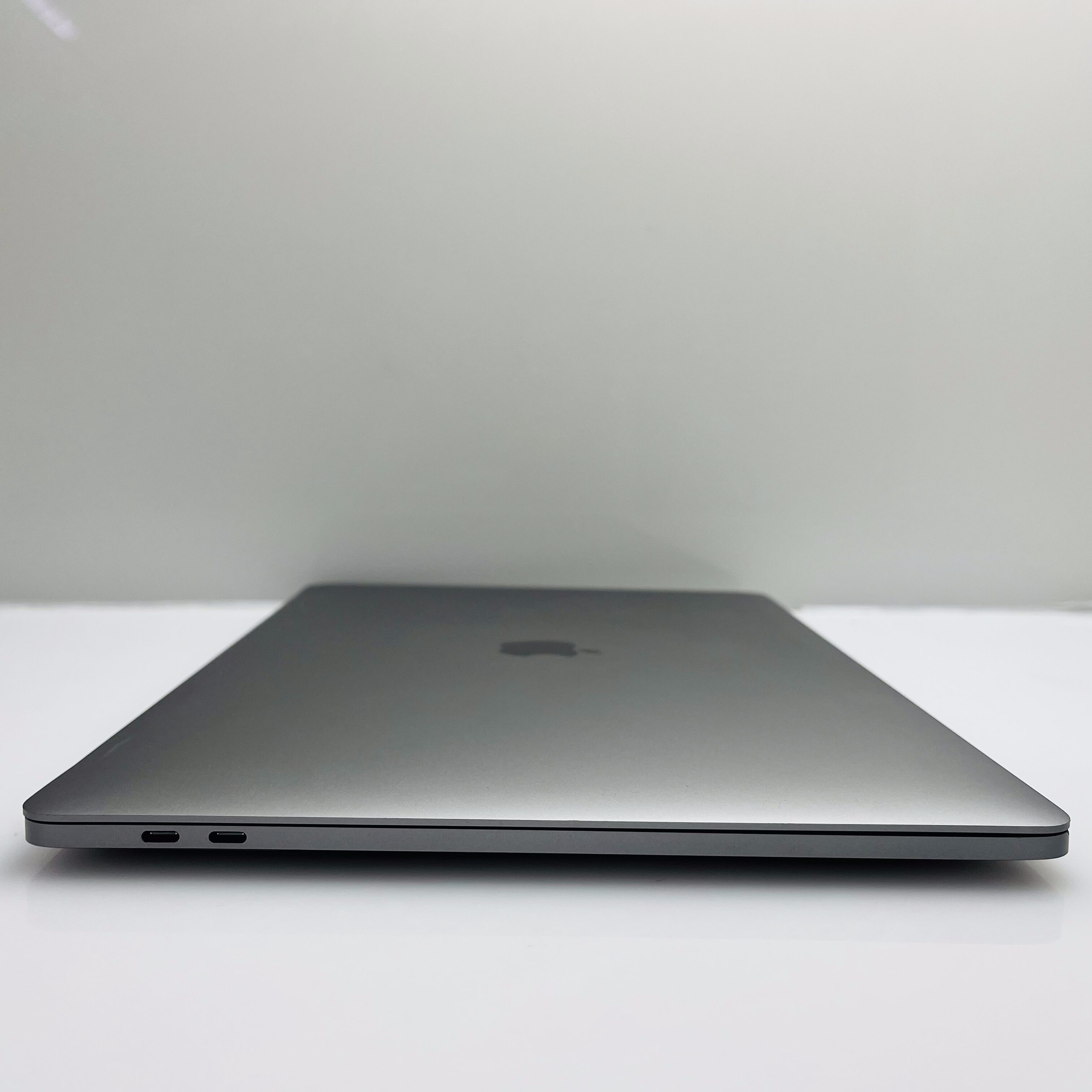 Apple MacBook Pro 15-Inch “Core i7” 2.6 GHz (Touch/2018) 16GB RAM 256GB SSD Space Grey (6 Month Warranty) - Bent Casing - Image 4