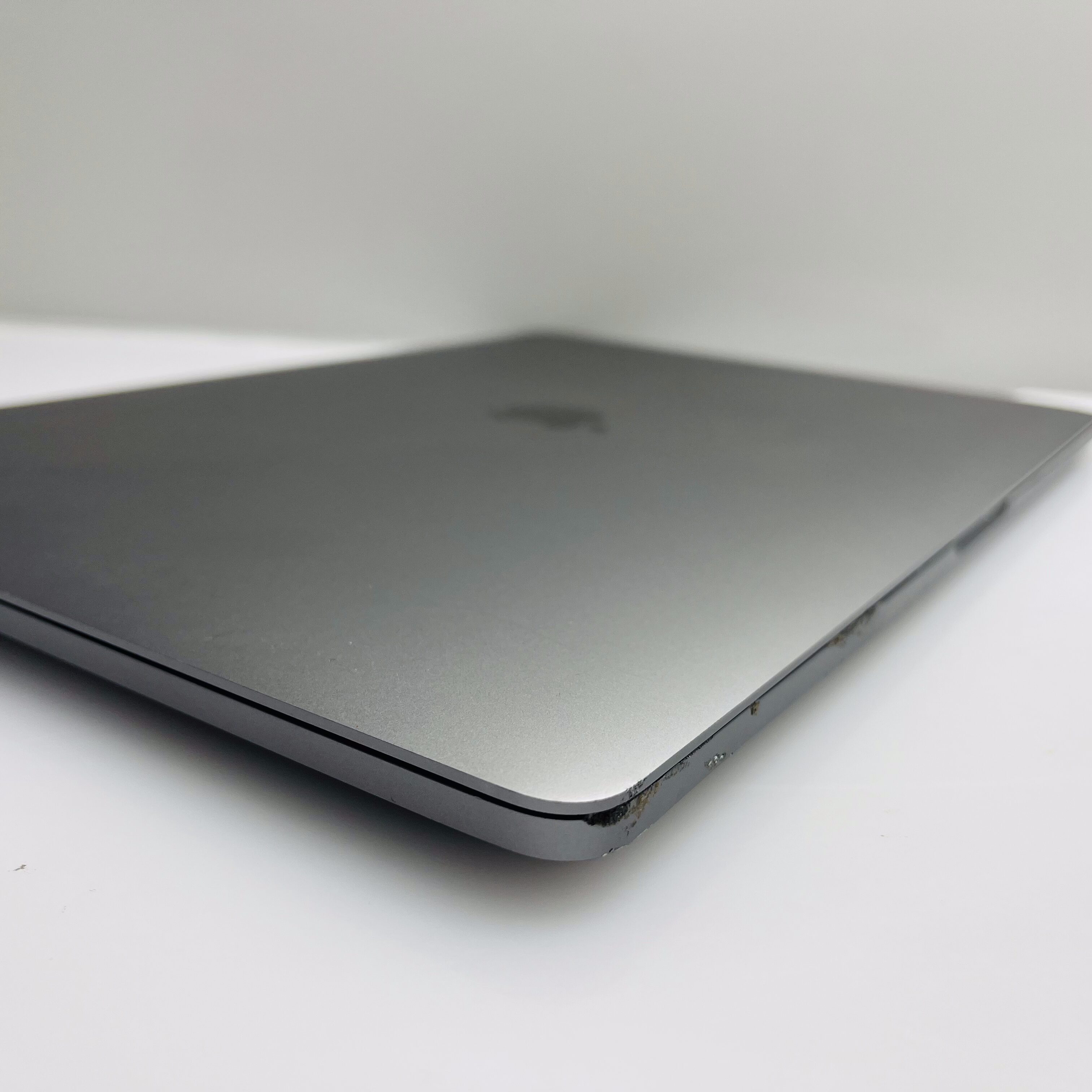 Apple MacBook Pro 15-Inch “Core i7” 2.6 GHz (Touch/2018) 16GB RAM 256GB SSD Space Grey (6 Month Warranty) - Bent Casing - Image 5