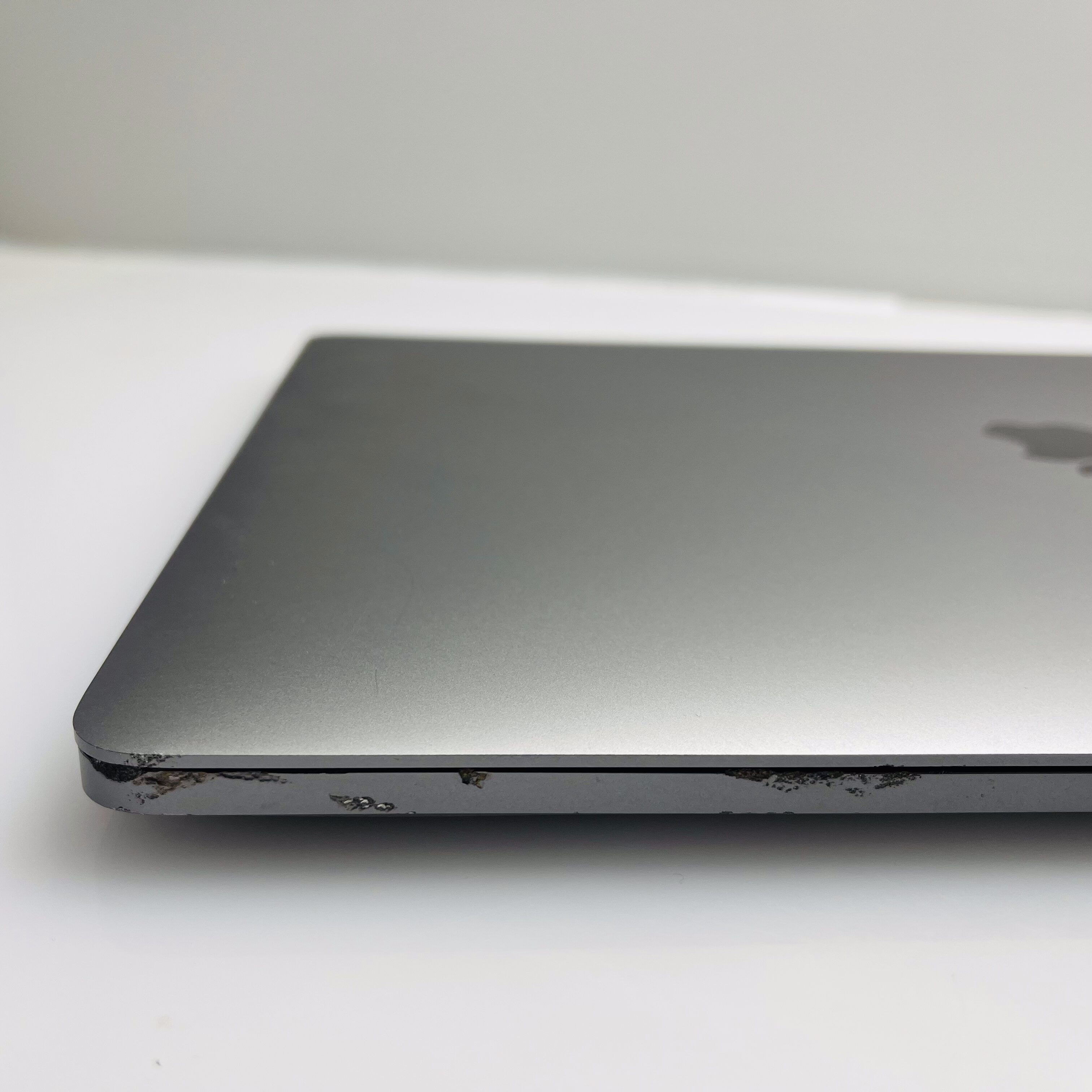 Apple MacBook Pro 15-Inch “Core i7” 2.6 GHz (Touch/2018) 16GB RAM 256GB SSD Space Grey (6 Month Warranty) - Bent Casing - Image 6