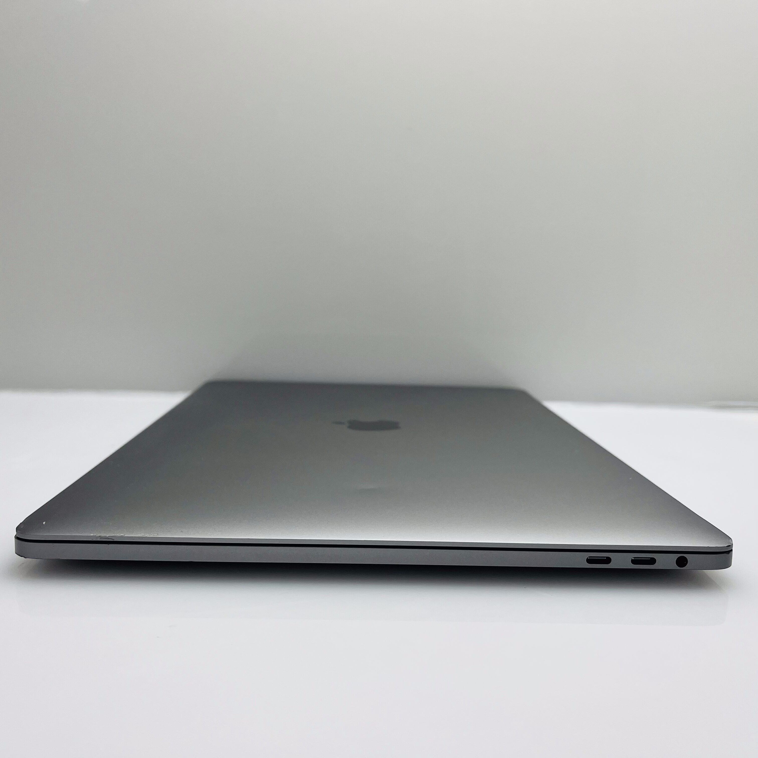 Apple MacBook Pro 15-Inch “Core i7” 2.6 GHz (Touch/2018) 16GB RAM 256GB SSD Space Grey (6 Month Warranty) - Bent Casing - Image 8