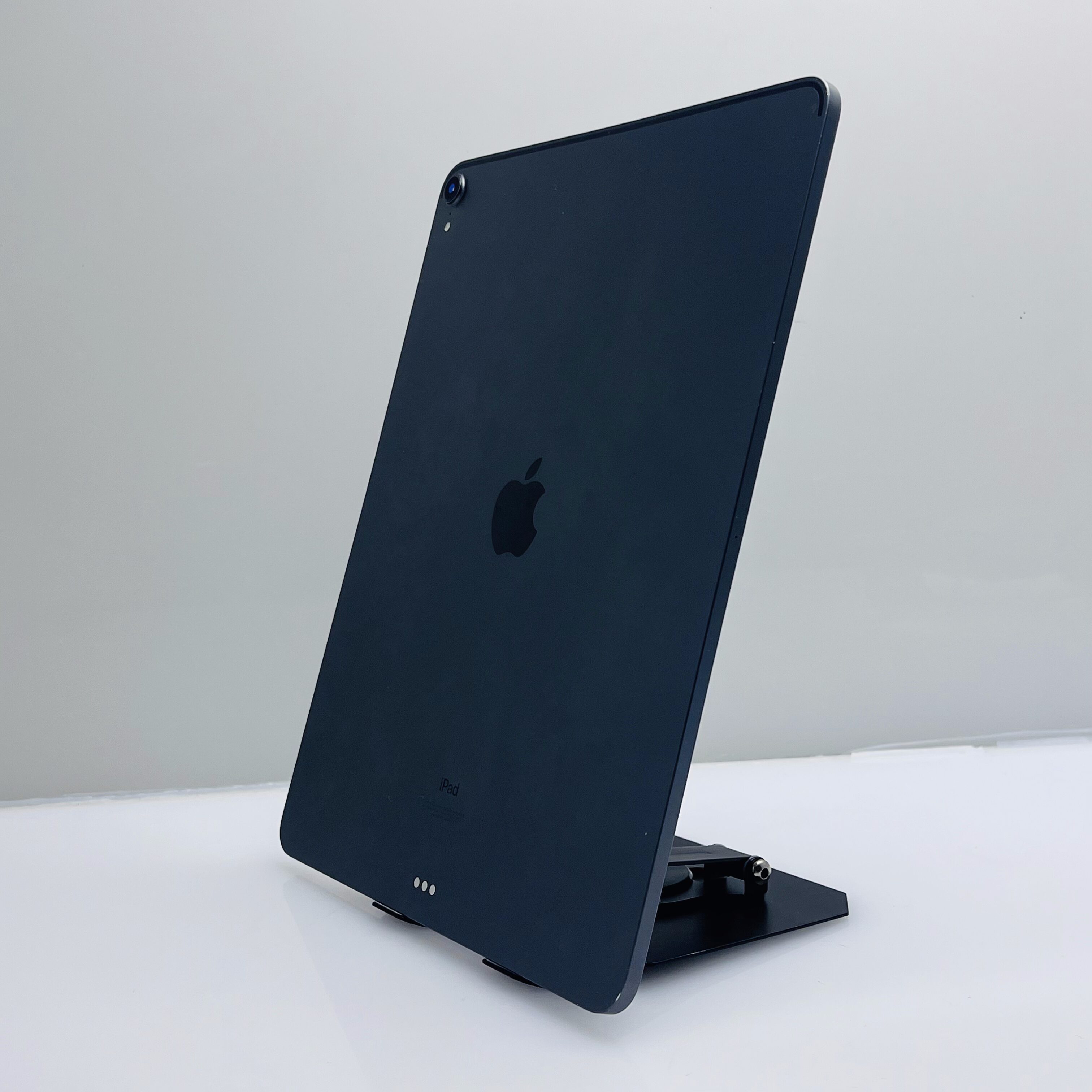Apple iPad Pro 12.9 3rd Gen (Wifi Only) 64GB Space Grey - No Face ID And Screen Damage - Image 8