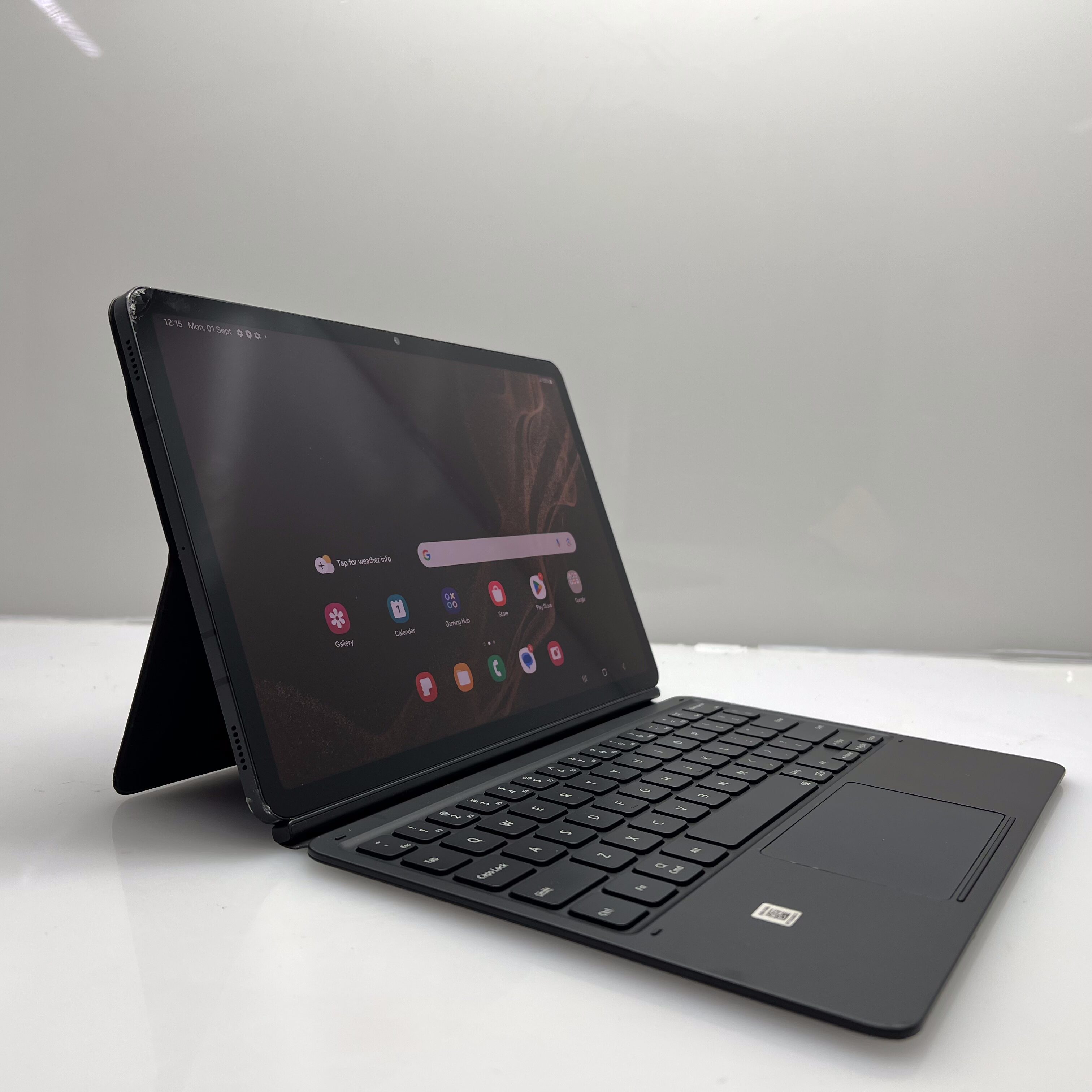 Samsung Galaxy Tab S8 (Wifi and 5G) 256GB Space Grey - Cracked Screen (3 Month Warranty) - Image 2