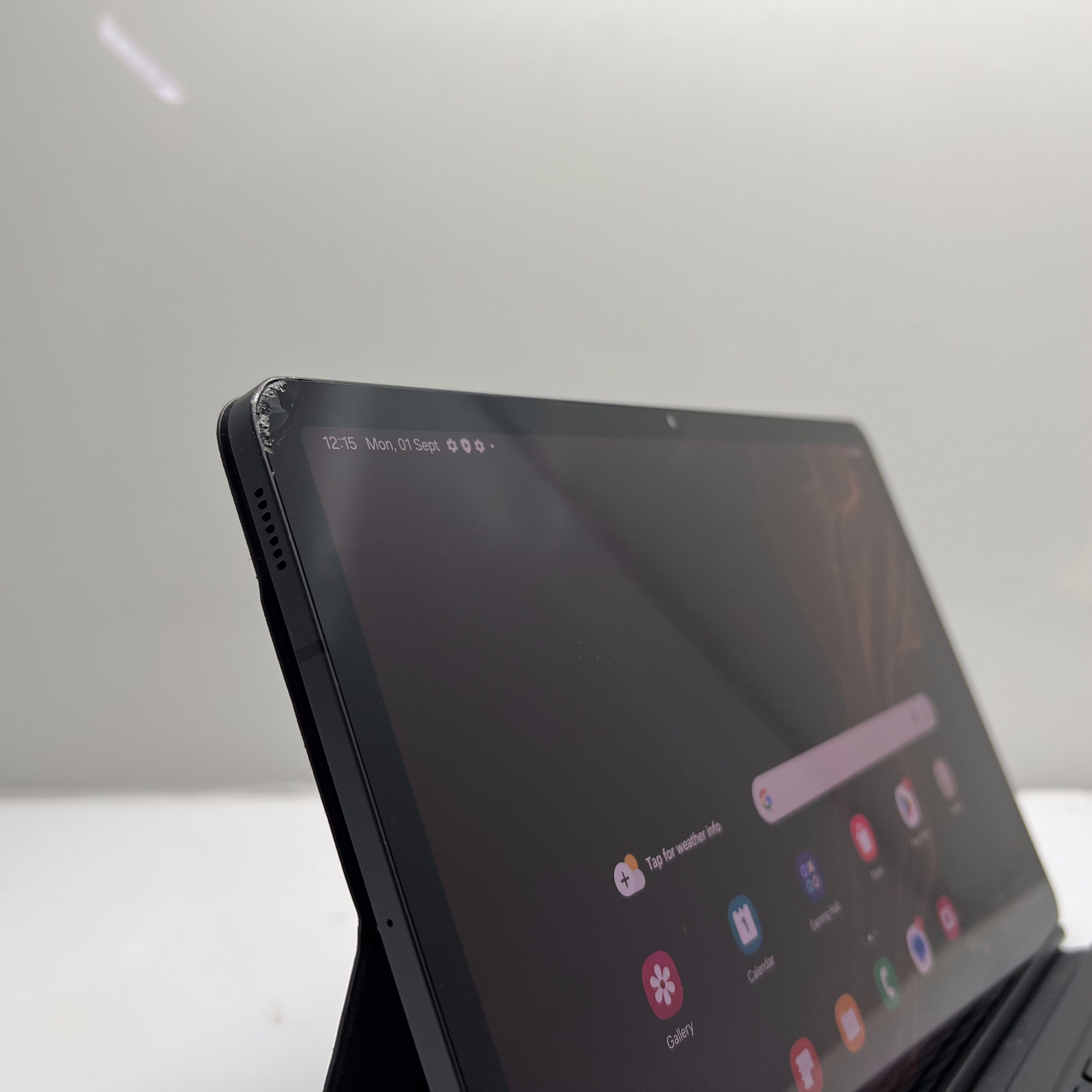 Samsung Galaxy Tab S8 (Wifi and 5G) 256GB Space Grey - Cracked Screen (3 Month Warranty) - Image 5