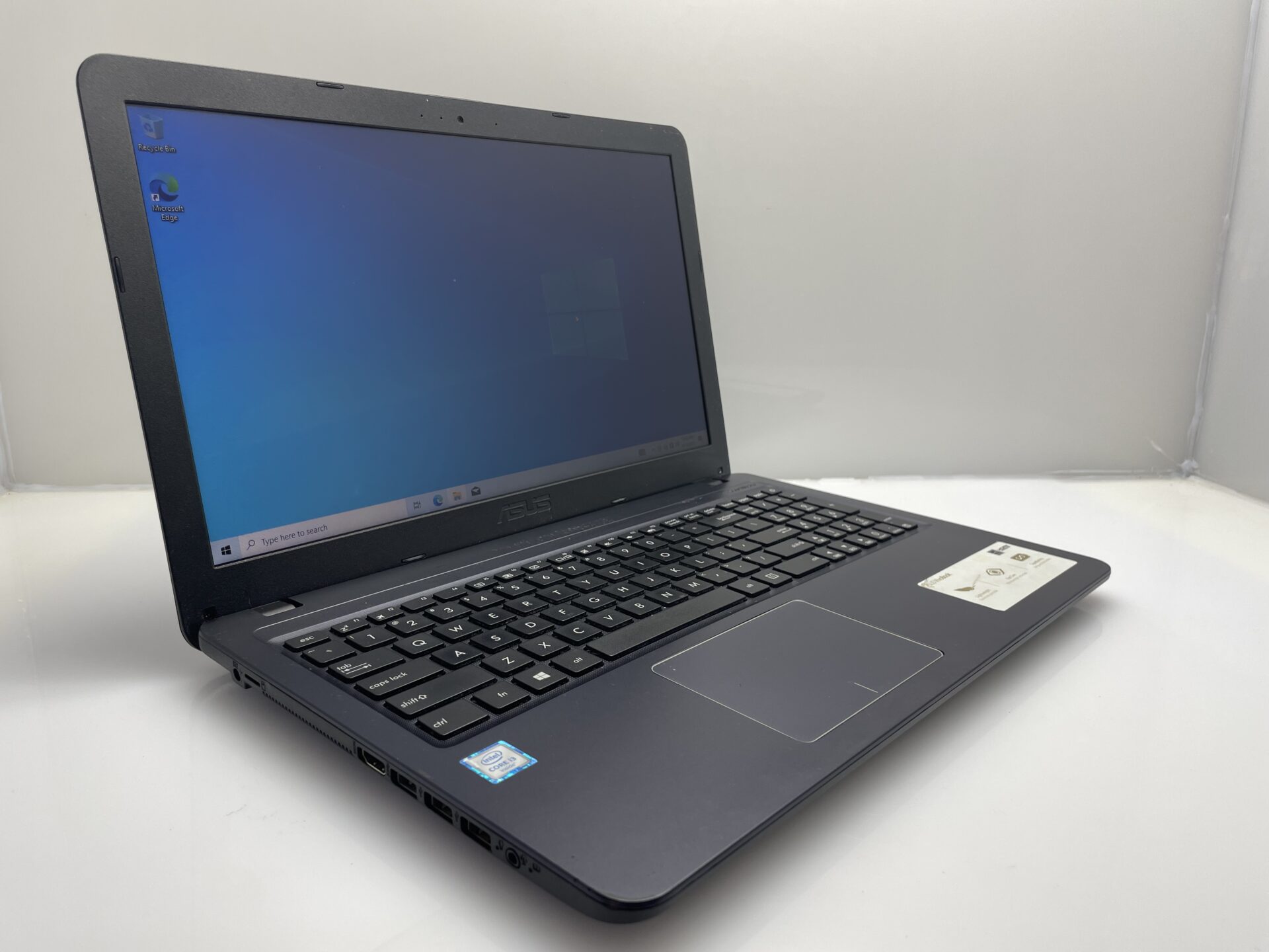 Asus X543UA-I341GT 6th Gen "Core i3" 2.30GHz 12GB RAM 256GB SSD + 1TB HDD Black - Hinge Damage And Minor Bright Spots - Image 5