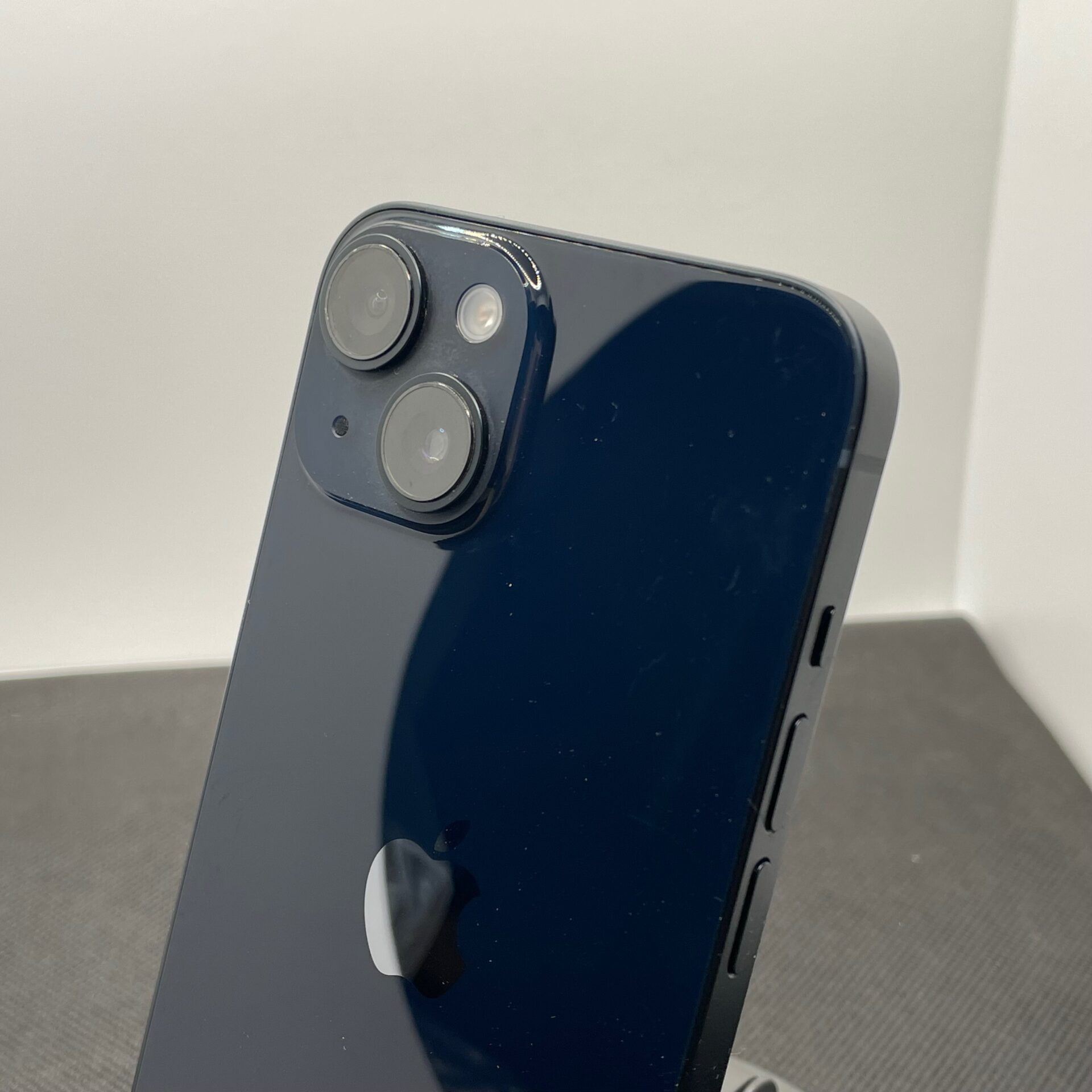 Apple iPhone 14 Midnight 128GB (12 Month Warranty) - Blurry Front Camera - Image 12