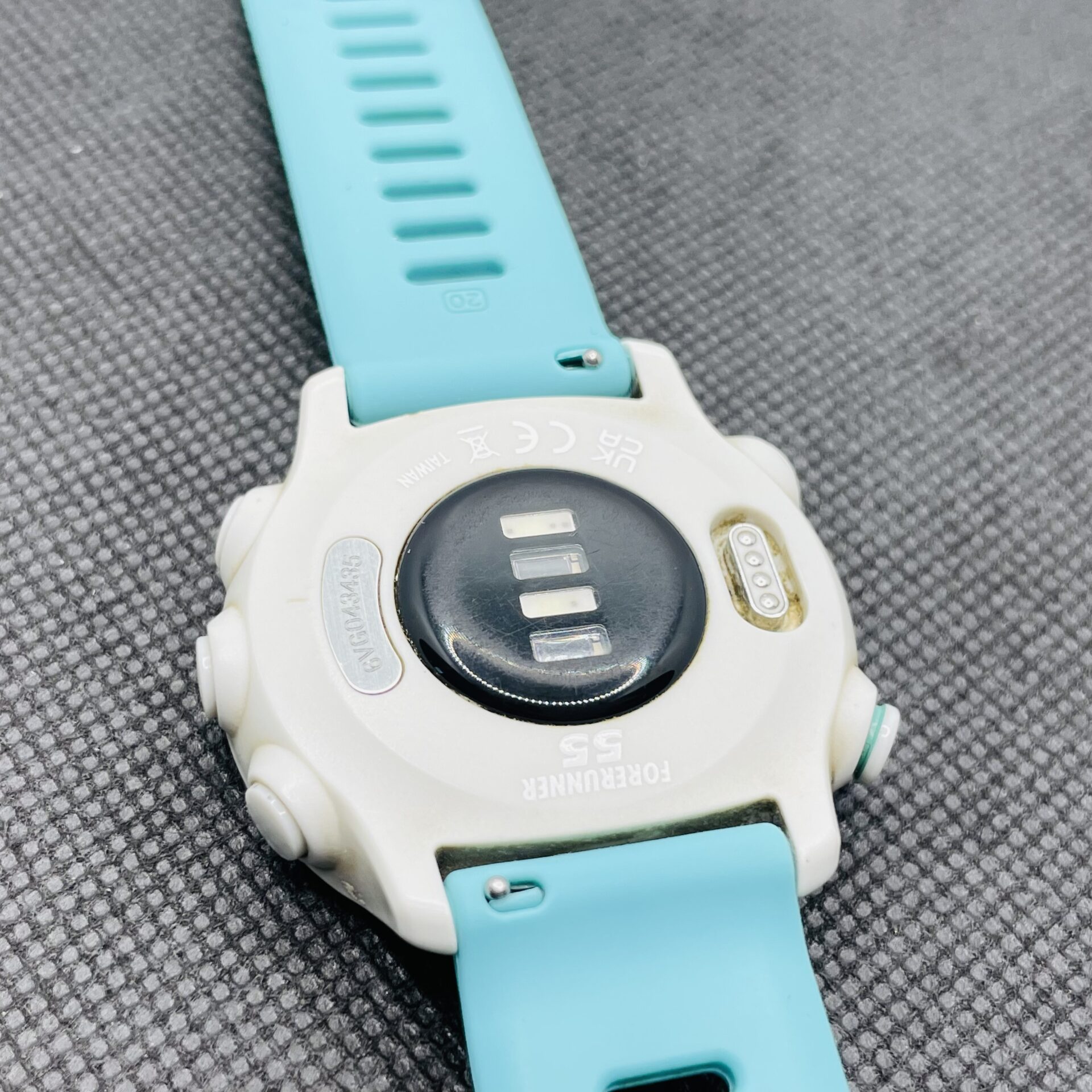 Garmin Forerunner 55 White - With Blue Straps - Image 8