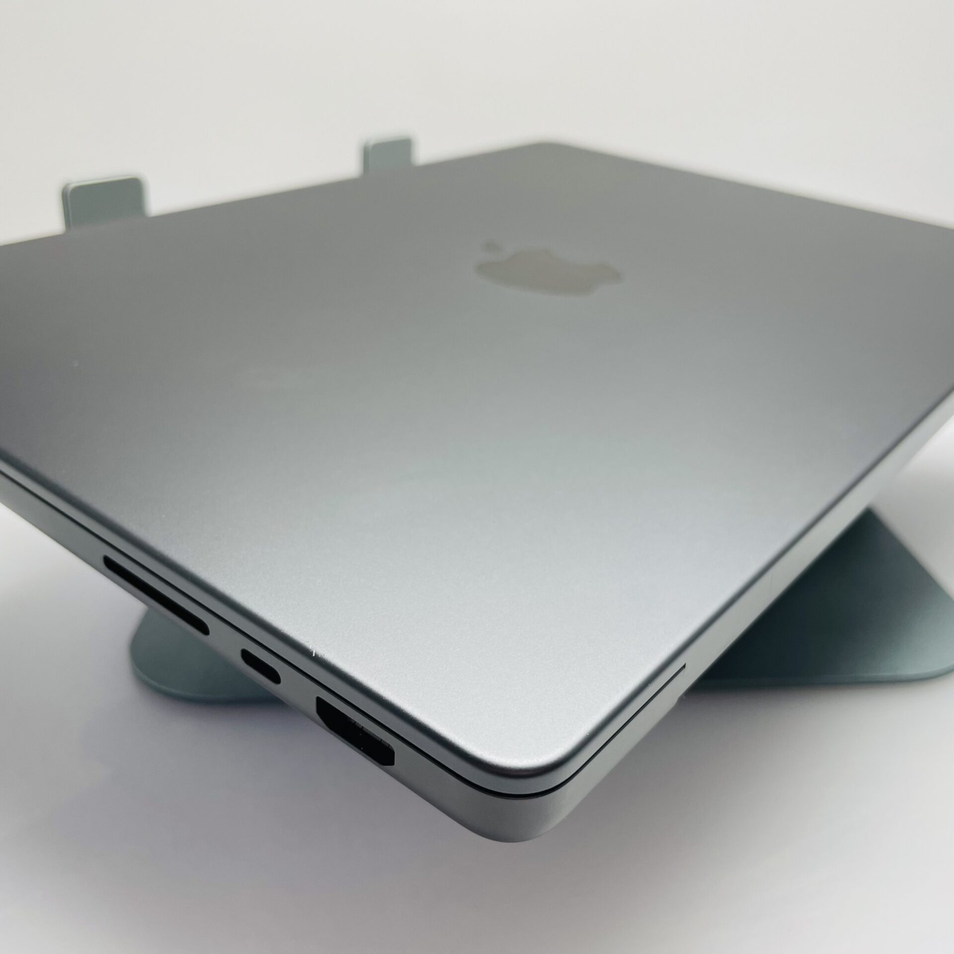 Apple MacBook Pro “M3 Max” 14-Inch 30 GPU/14 CPU (2023) 36GB RAM 1TB SSD Space Black (2 Year Warranty) - Image 9