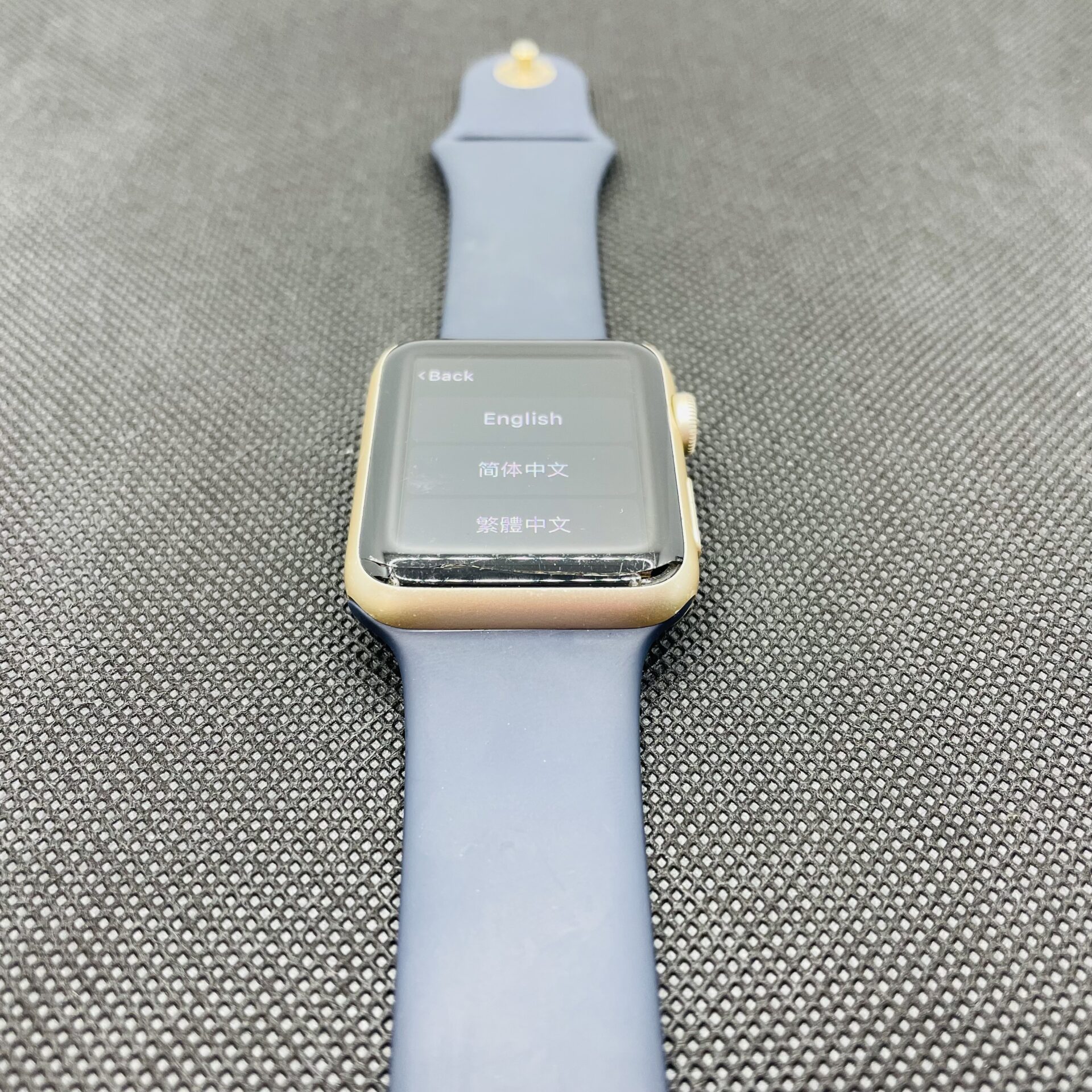 Apple Watch Series 3 42mm GPS Only Gold - Cracked Screen - Image 2