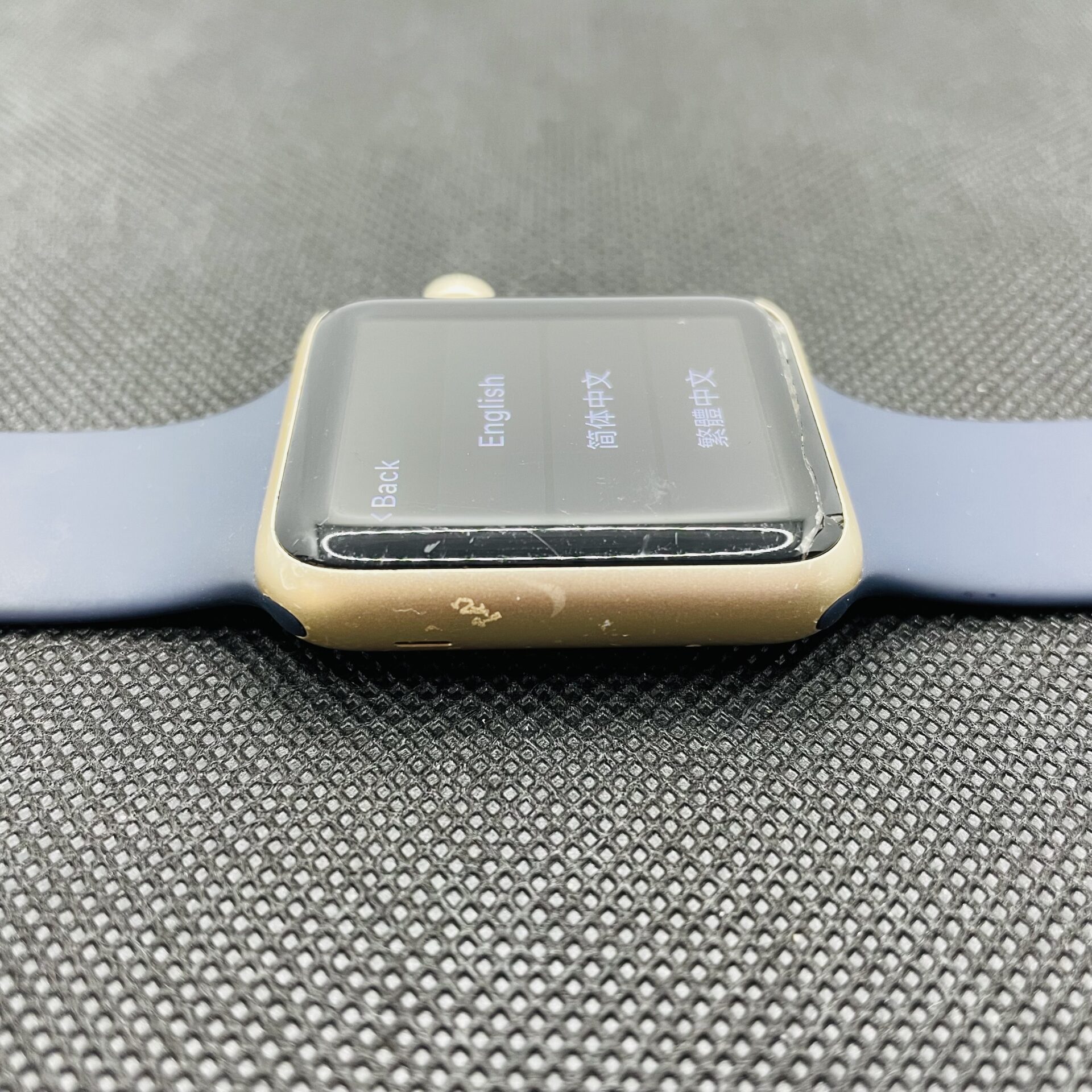 Apple Watch Series 3 42mm GPS Only Gold - Cracked Screen - Image 3