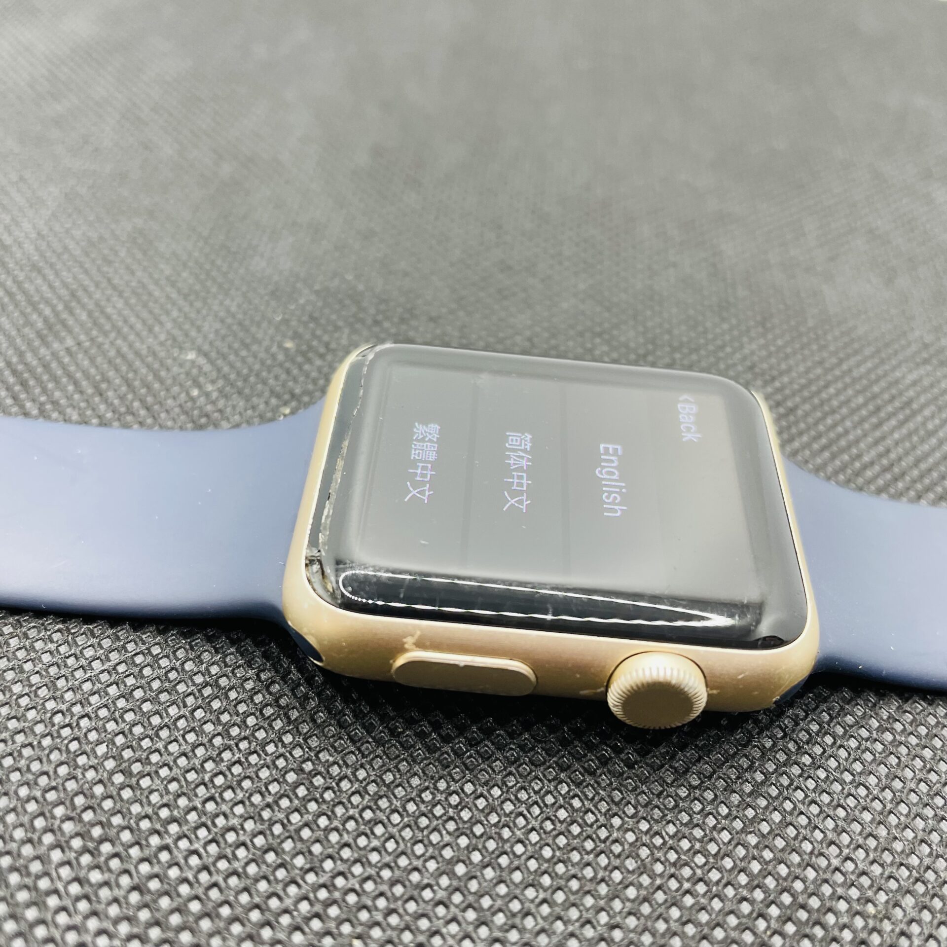 Apple Watch Series 3 42mm GPS Only Gold - Cracked Screen - Image 5