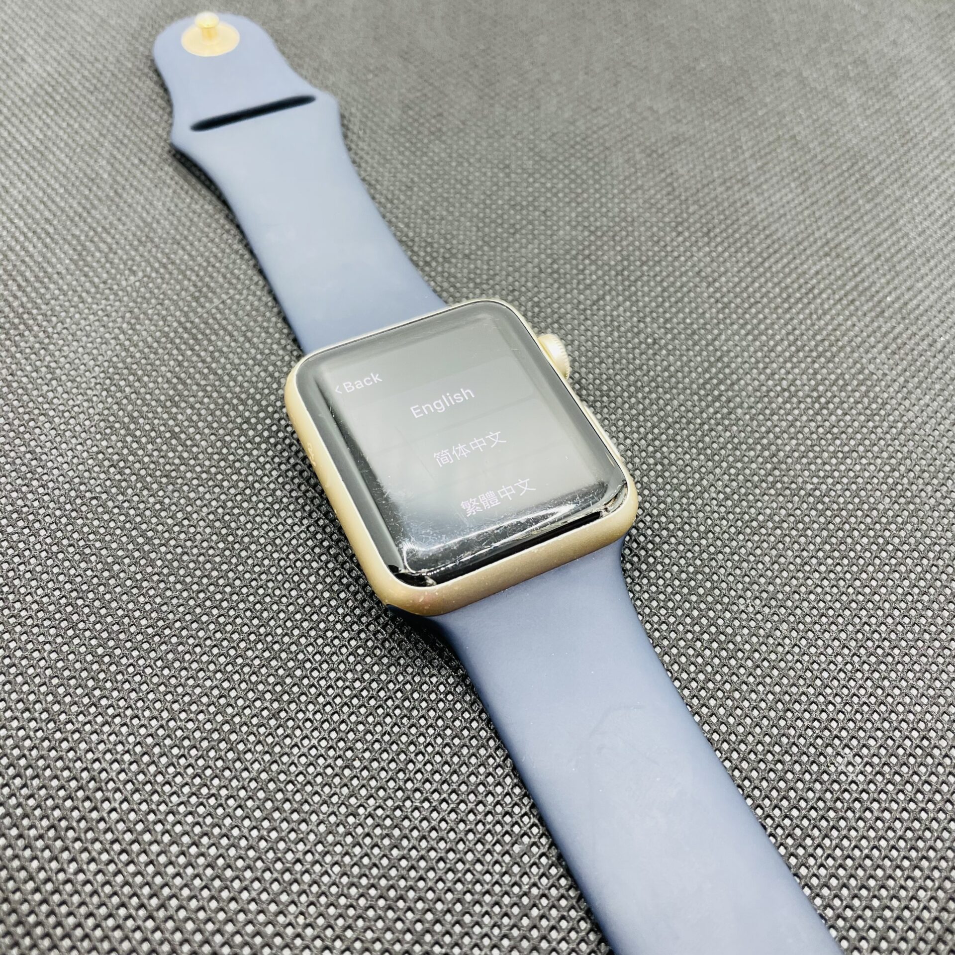 Apple Watch Series 3 42mm GPS Only Gold - Cracked Screen - Image 6