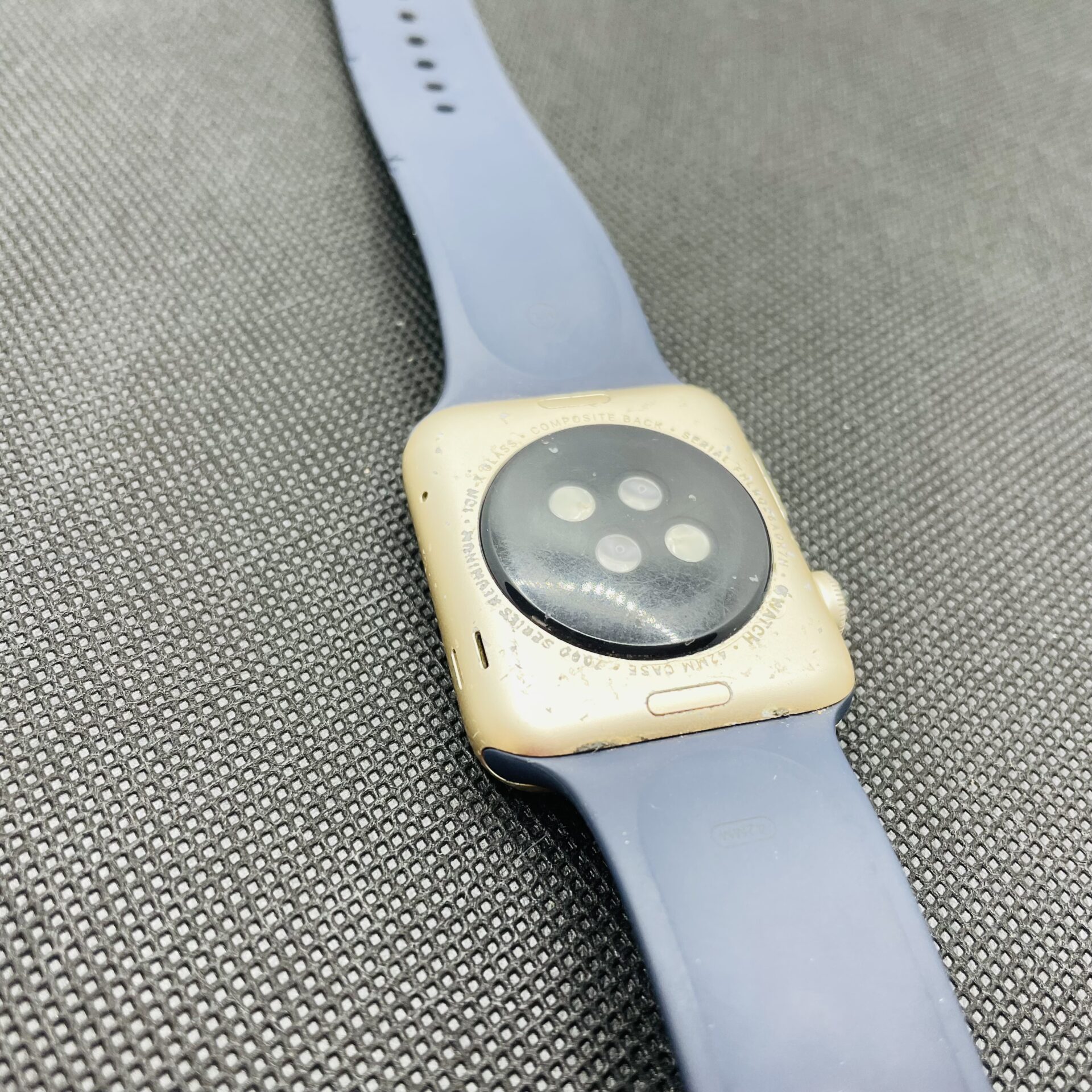 Apple Watch Series 3 42mm GPS Only Gold - Cracked Screen - Image 9