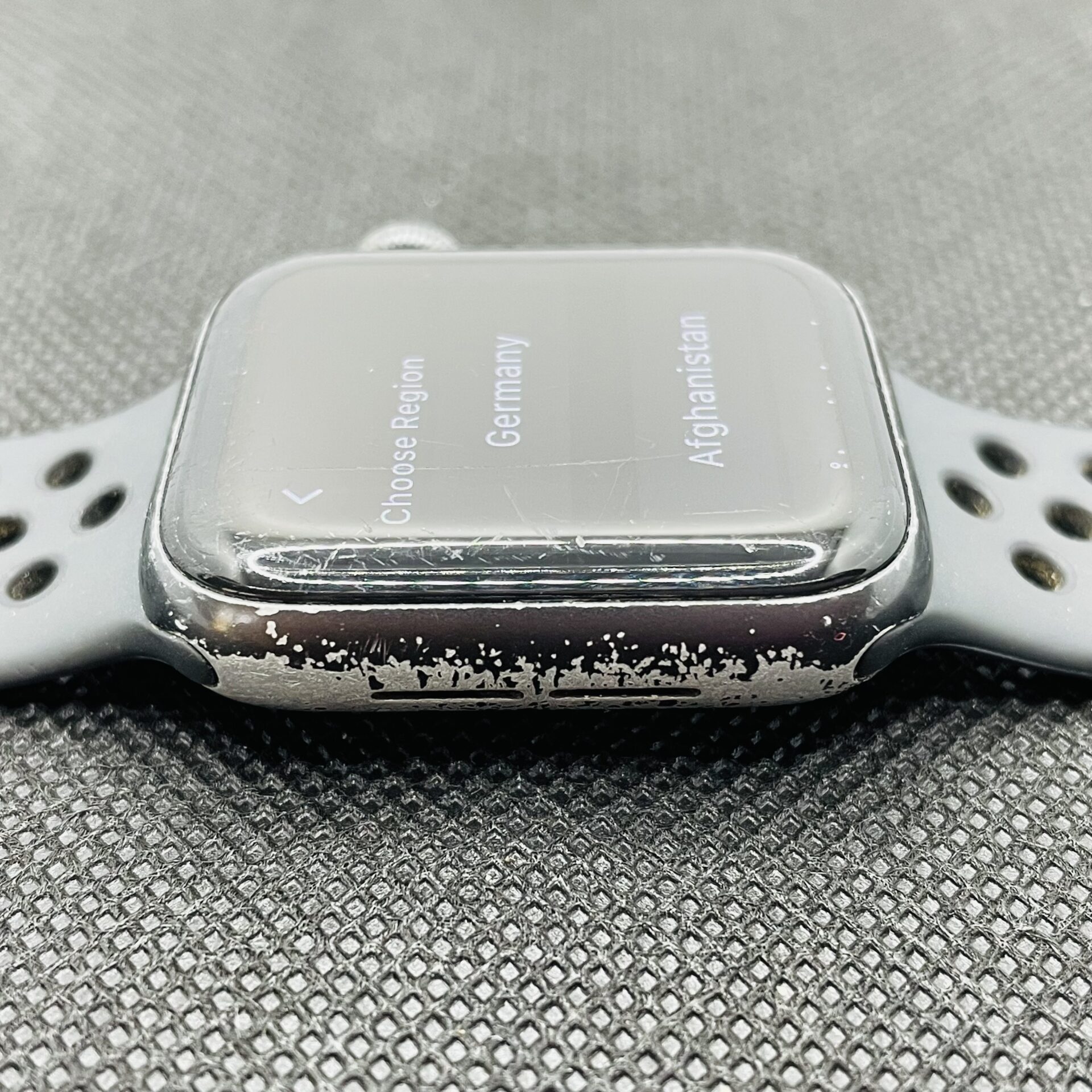 Apple Watch Series 6 Nike 40mm GPS Only Space Gray (3 Month Warranty) - Image 3