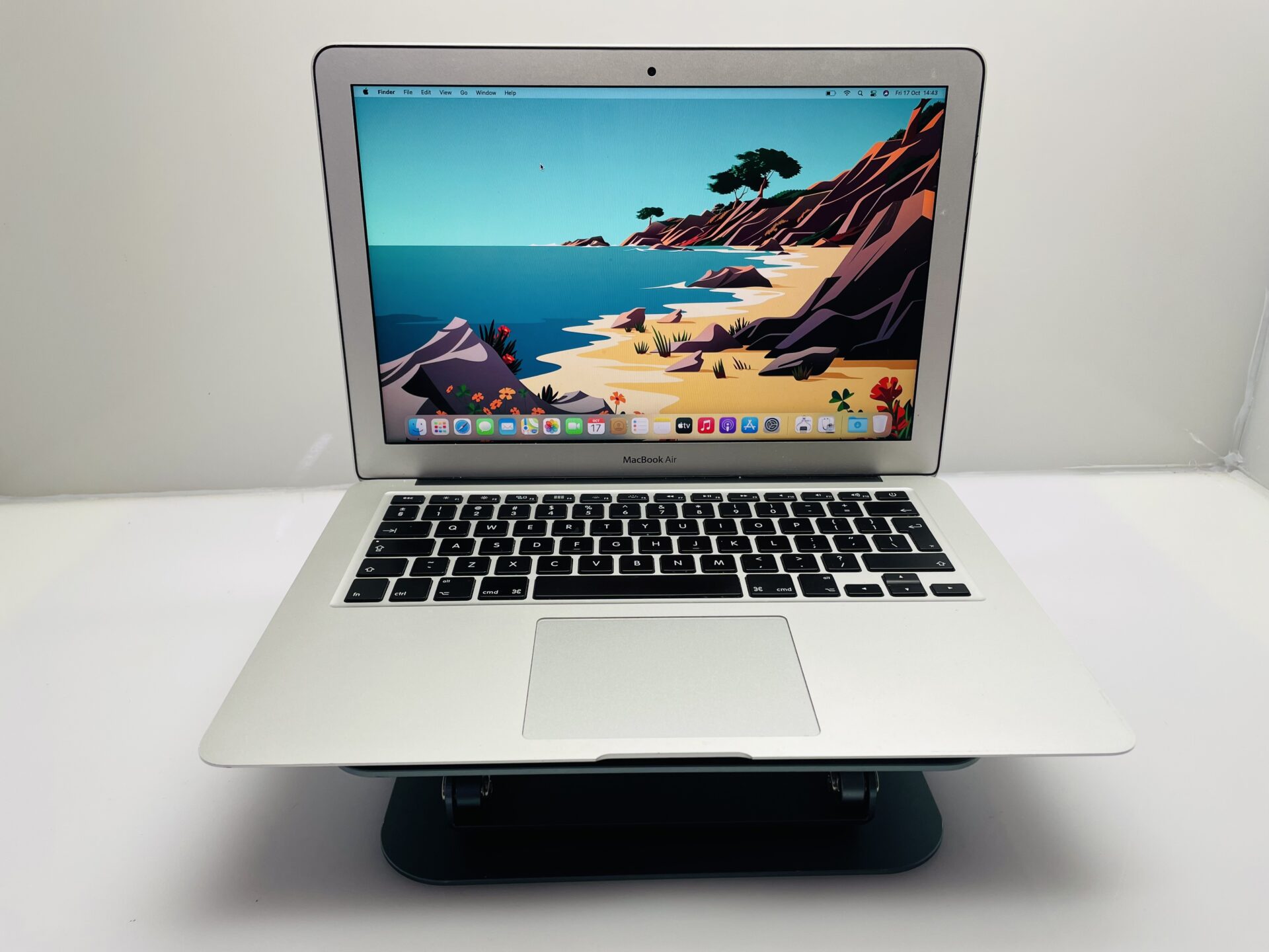 Apple MacBook Air 13-Inch “Core i5” 1.8GHz (2017) 8GB RAM 128GB SSD Silver (Grade C) - Faulty Battery - Image 3