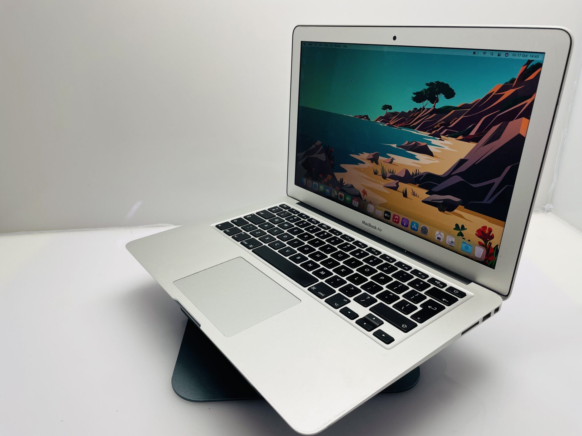 Apple MacBook Air 13-Inch “Core i5” 1.8GHz (2017) 8GB RAM 128GB SSD Silver (Grade C) - Faulty Battery - Image 5