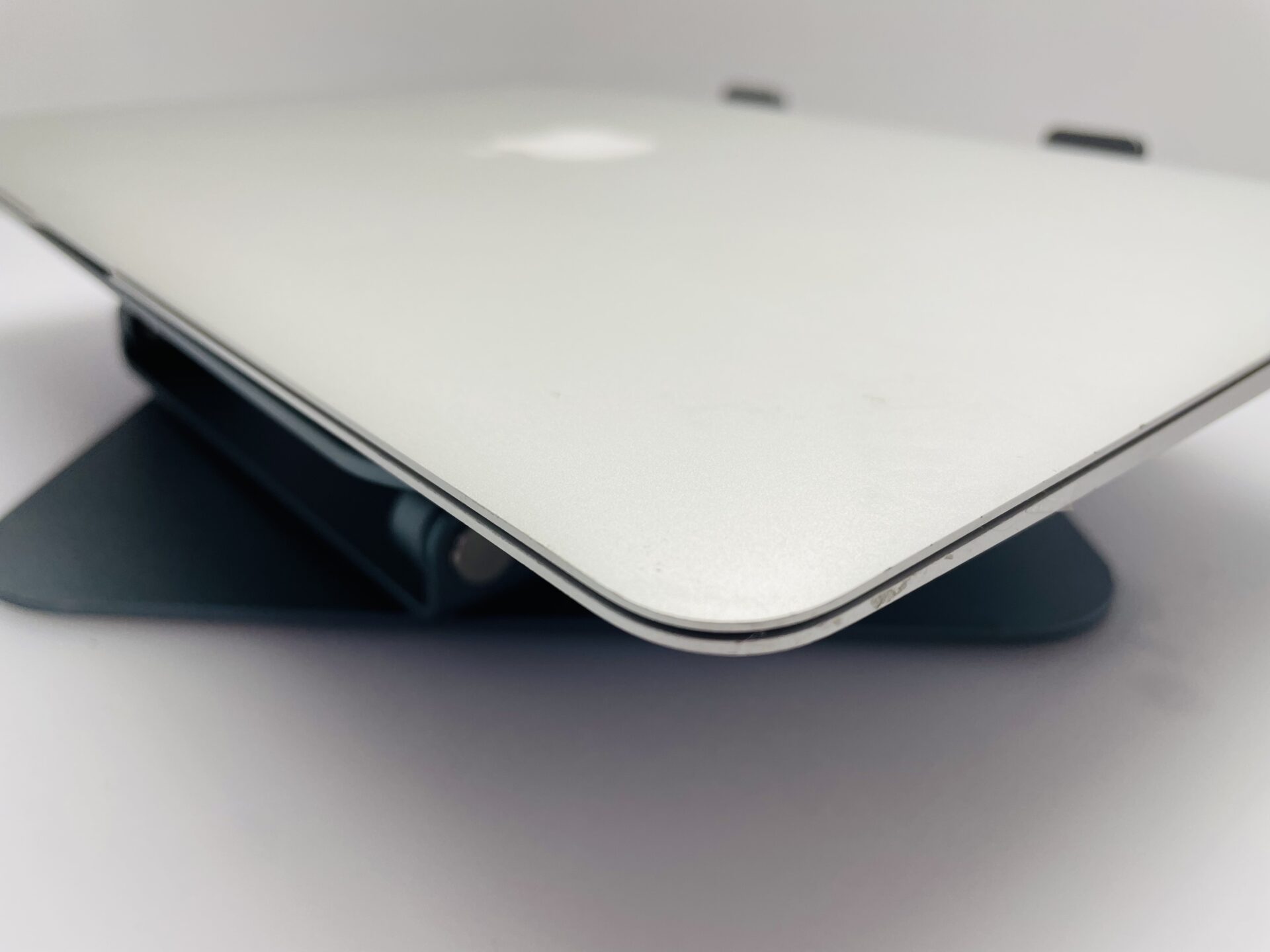 Apple MacBook Air 13-Inch “Core i5” 1.8GHz (2017) 8GB RAM 128GB SSD Silver (Grade C) - Faulty Battery - Image 6