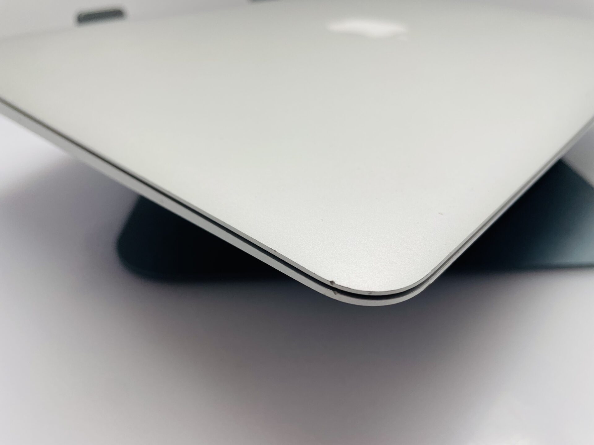 Apple MacBook Air 13-Inch “Core i5” 1.8GHz (2017) 8GB RAM 128GB SSD Silver (Grade C) - Faulty Battery - Image 7