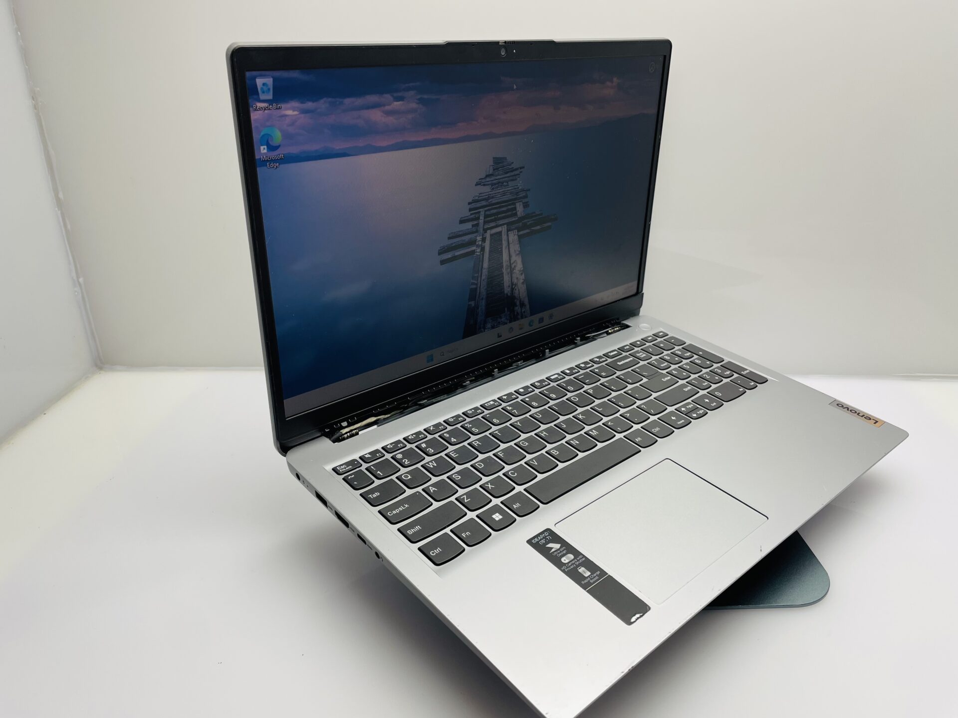 Lenovo Ideapad 1 15AMN7 AMD Ryzen 3 8GB RAM 256GB SSD NVMe Silver – Hinge Damage - Image 4