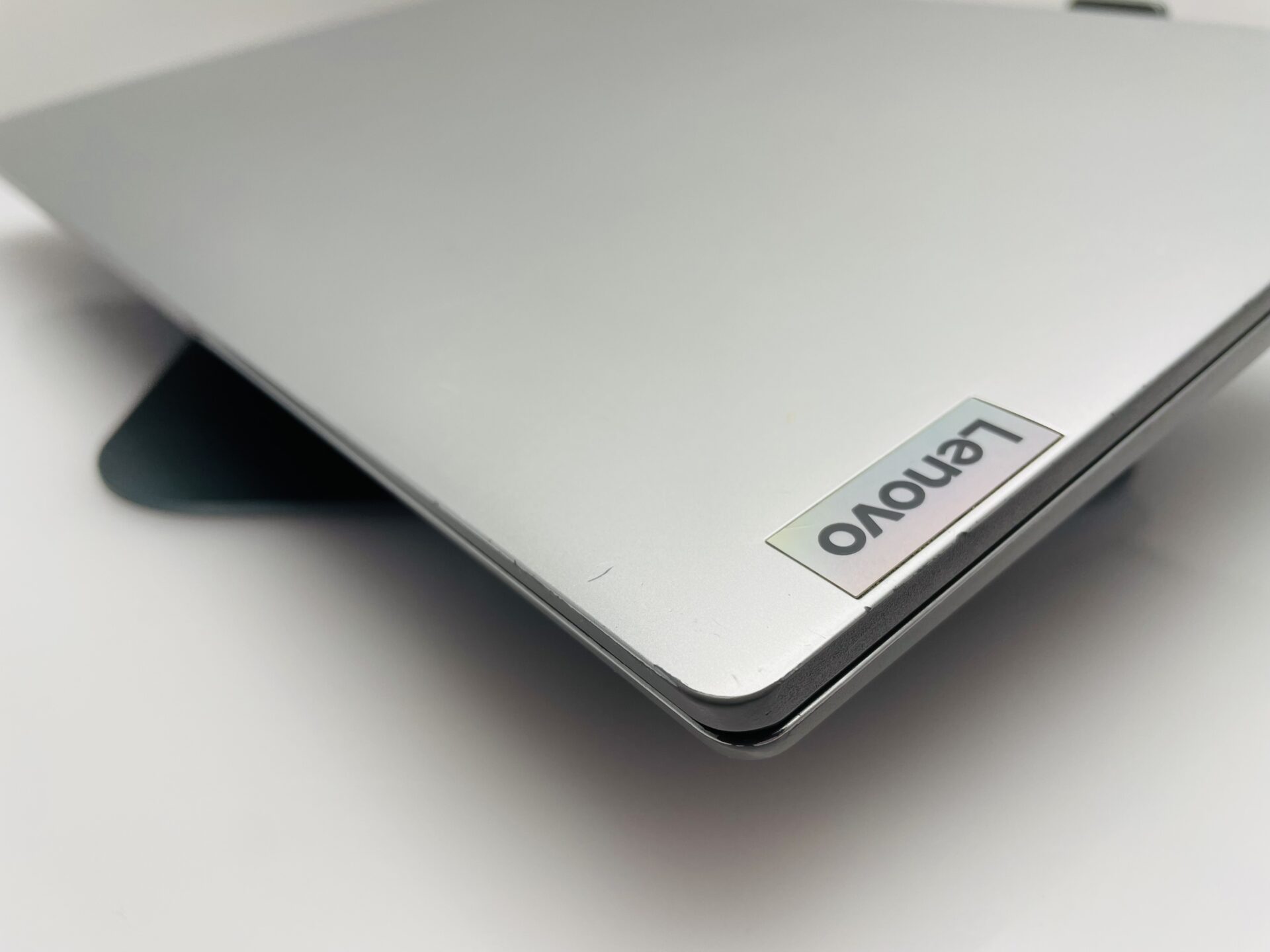 Lenovo Ideapad 1 15AMN7 AMD Ryzen 3 8GB RAM 256GB SSD NVMe Silver – Hinge Damage - Image 6