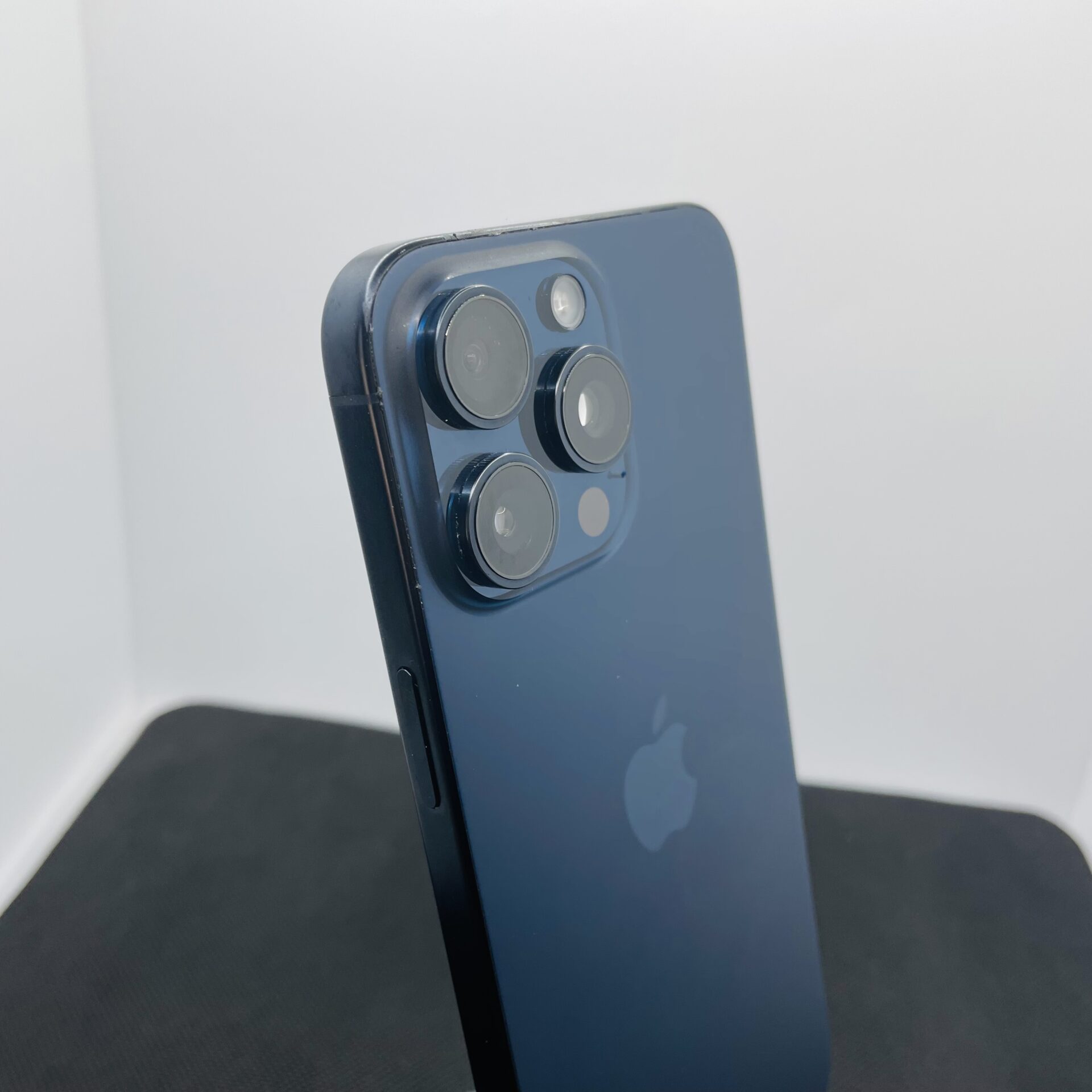 Apple iPhone 15 Pro Max 256GB Blue Titanium – (Grade B) - Image 10