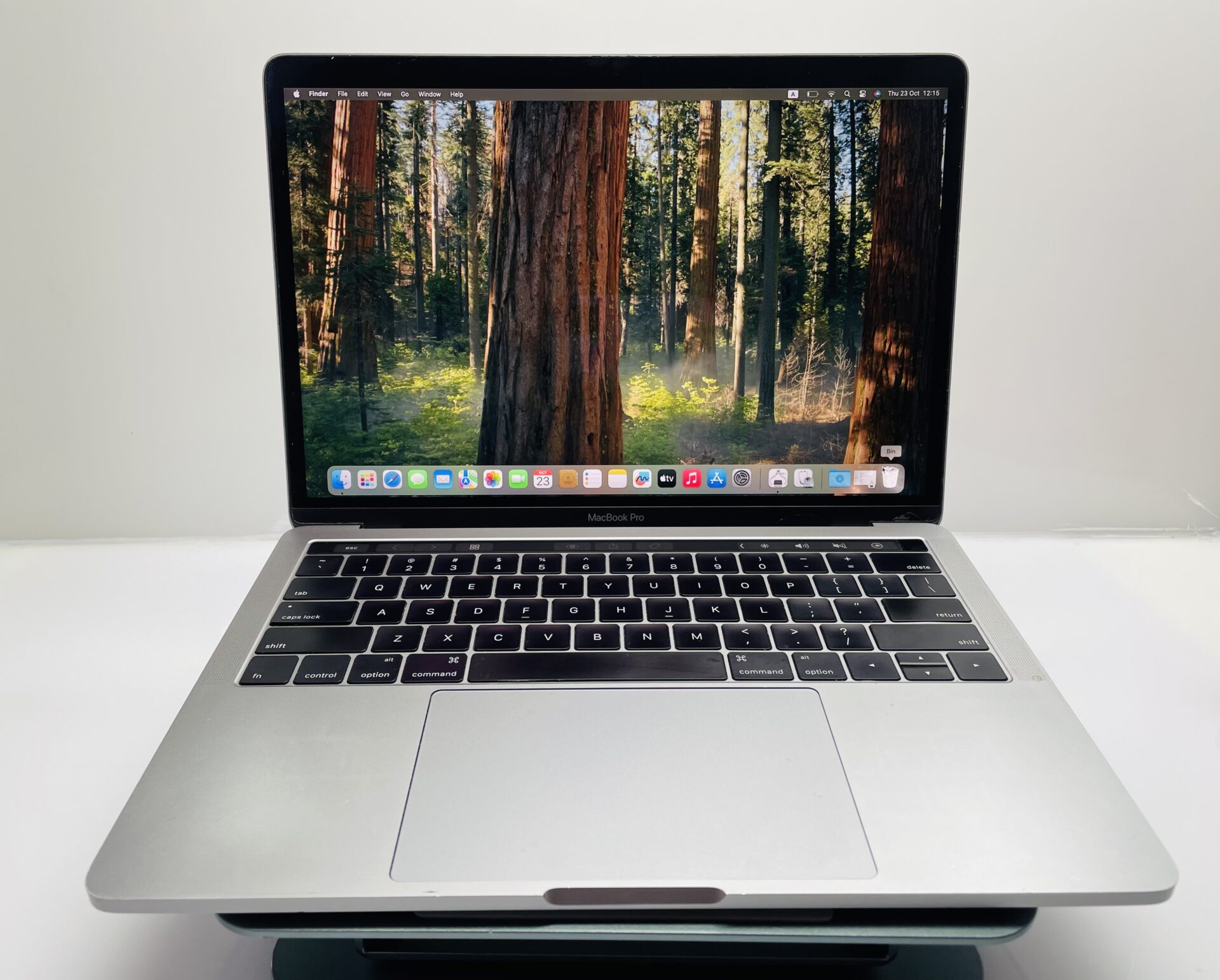 Apple MacBook Pro 13-Inch “Core i5” 2.4GHz (Touch/2019) 8GB RAM 256GB SSD Space Grey- Bright Spots | Cracked LCD Panel - Image 3