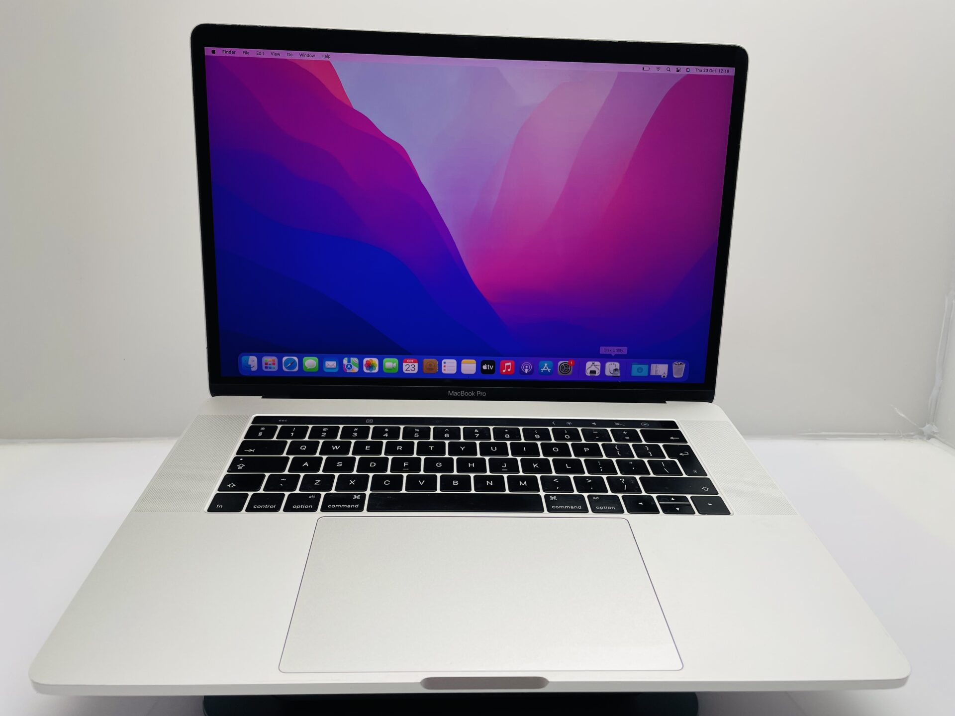 MacBook Pro 15-Inch “Core i7” 2.6GHz 16GB RAM 256GB SSD (Late 2016) Silver - (Grade B) - Image 3