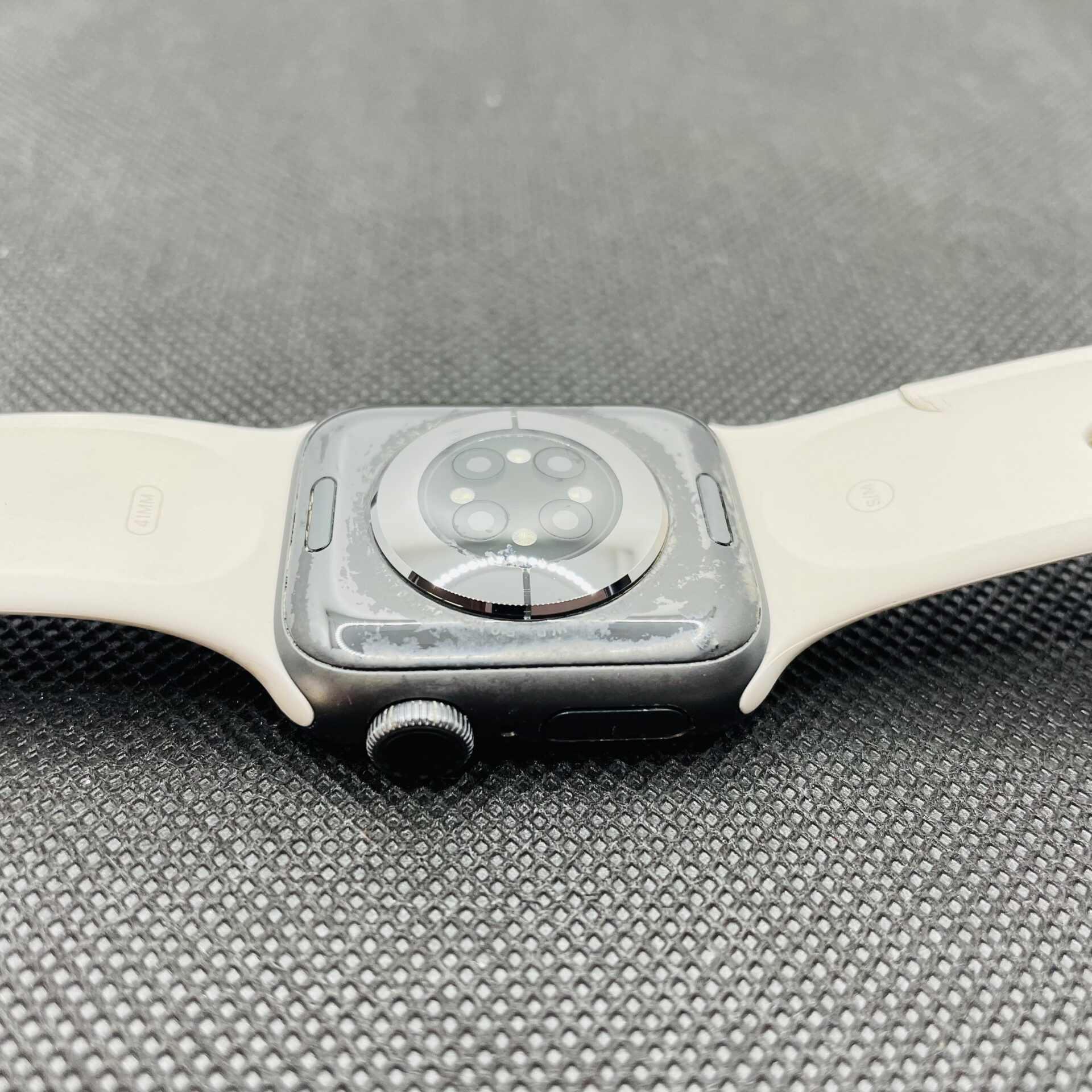 Apple Watch Series 6 40mm GPS Only Space Gray (Grade B) – With Beige Straps - Image 6