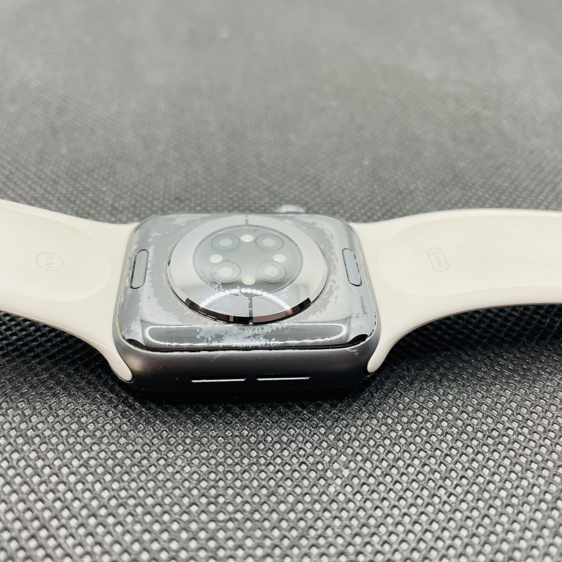 Apple Watch Series 6 40mm GPS Only Space Gray (Grade B) – With Beige Straps - Image 7