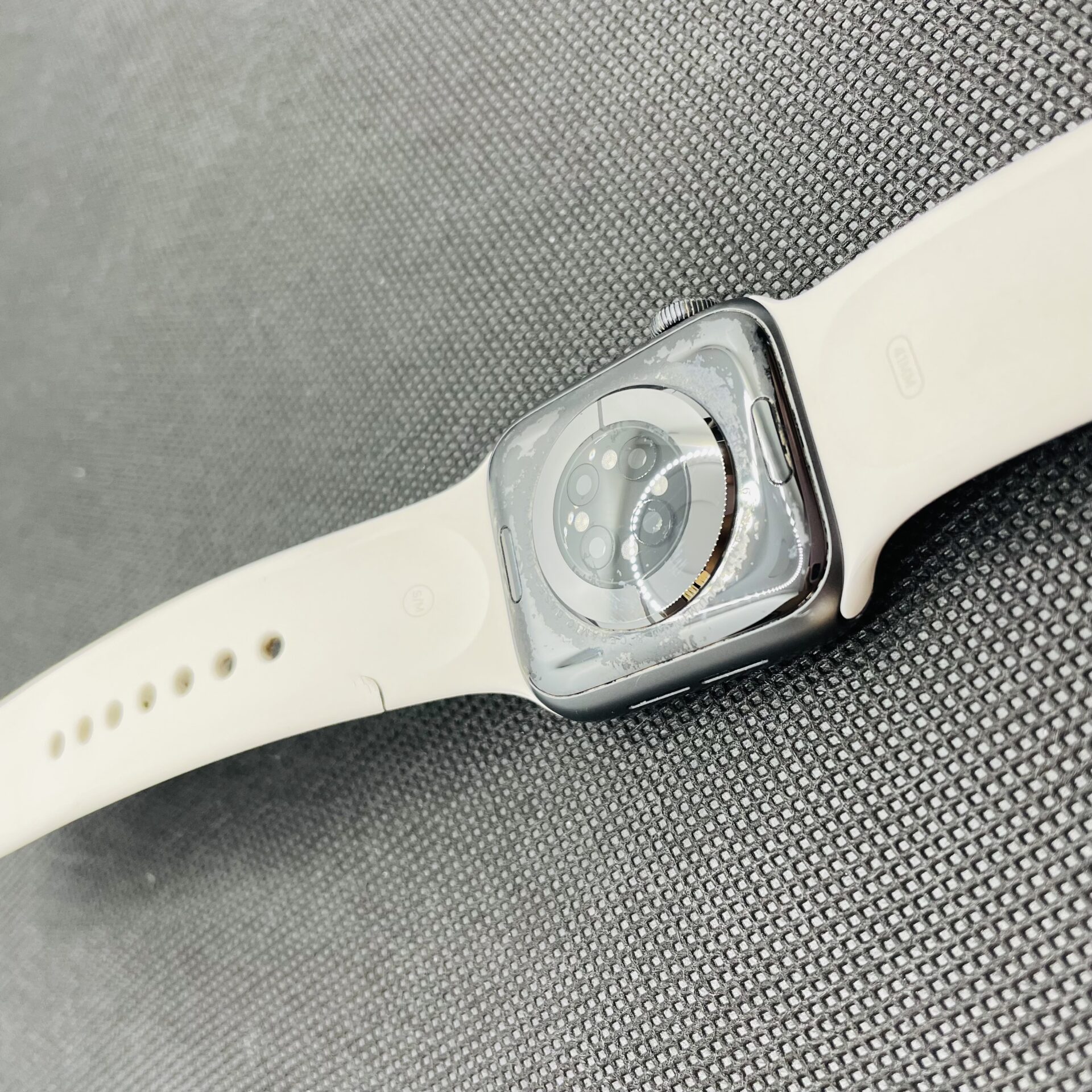 Apple Watch Series 6 40mm GPS Only Space Gray (Grade B) – With Beige Straps - Image 8