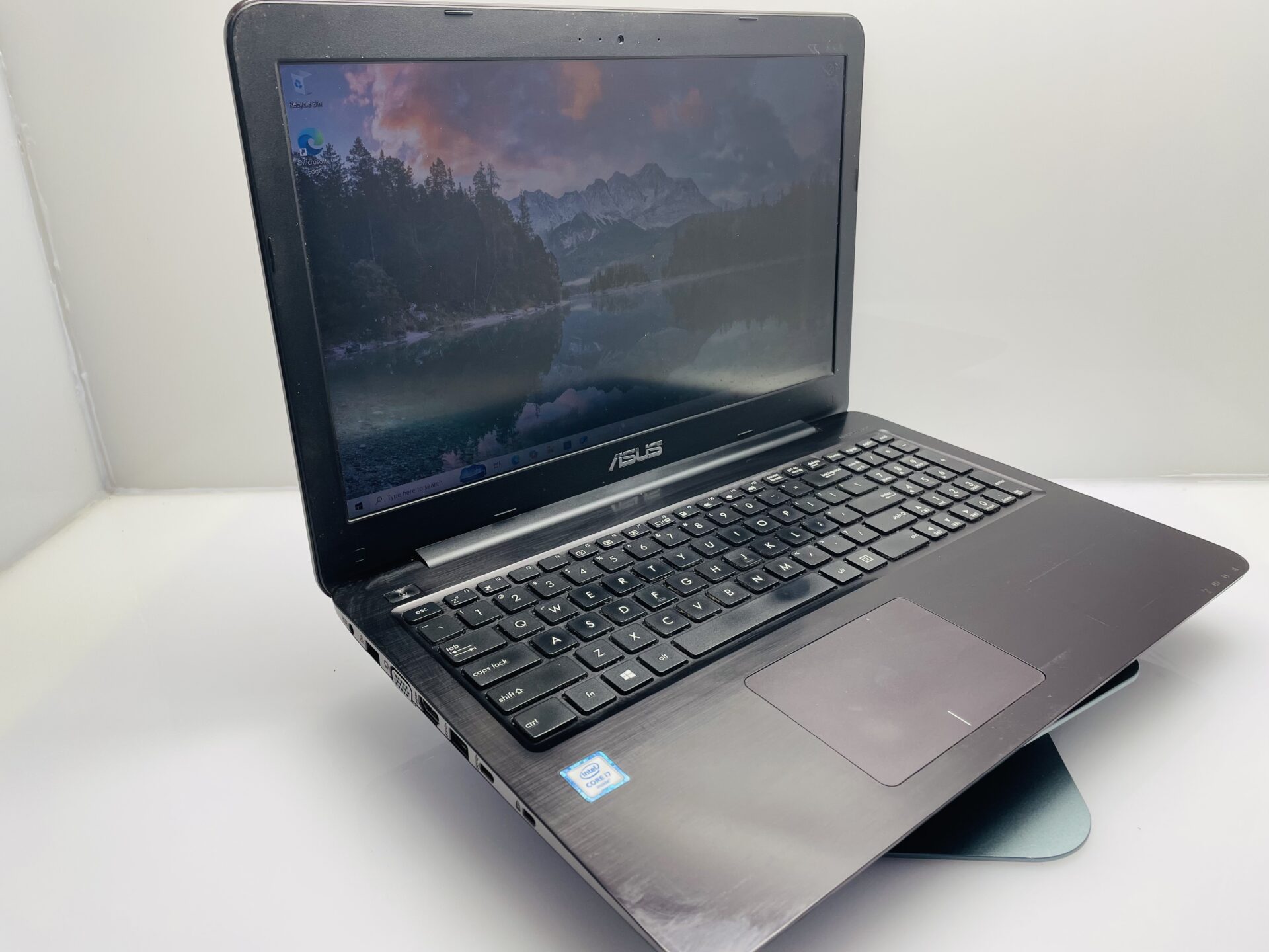 Asus X556U "Core i7" 2.50GHz 16GB RAM 1TB SSD Black - (Grade B) - Image 3