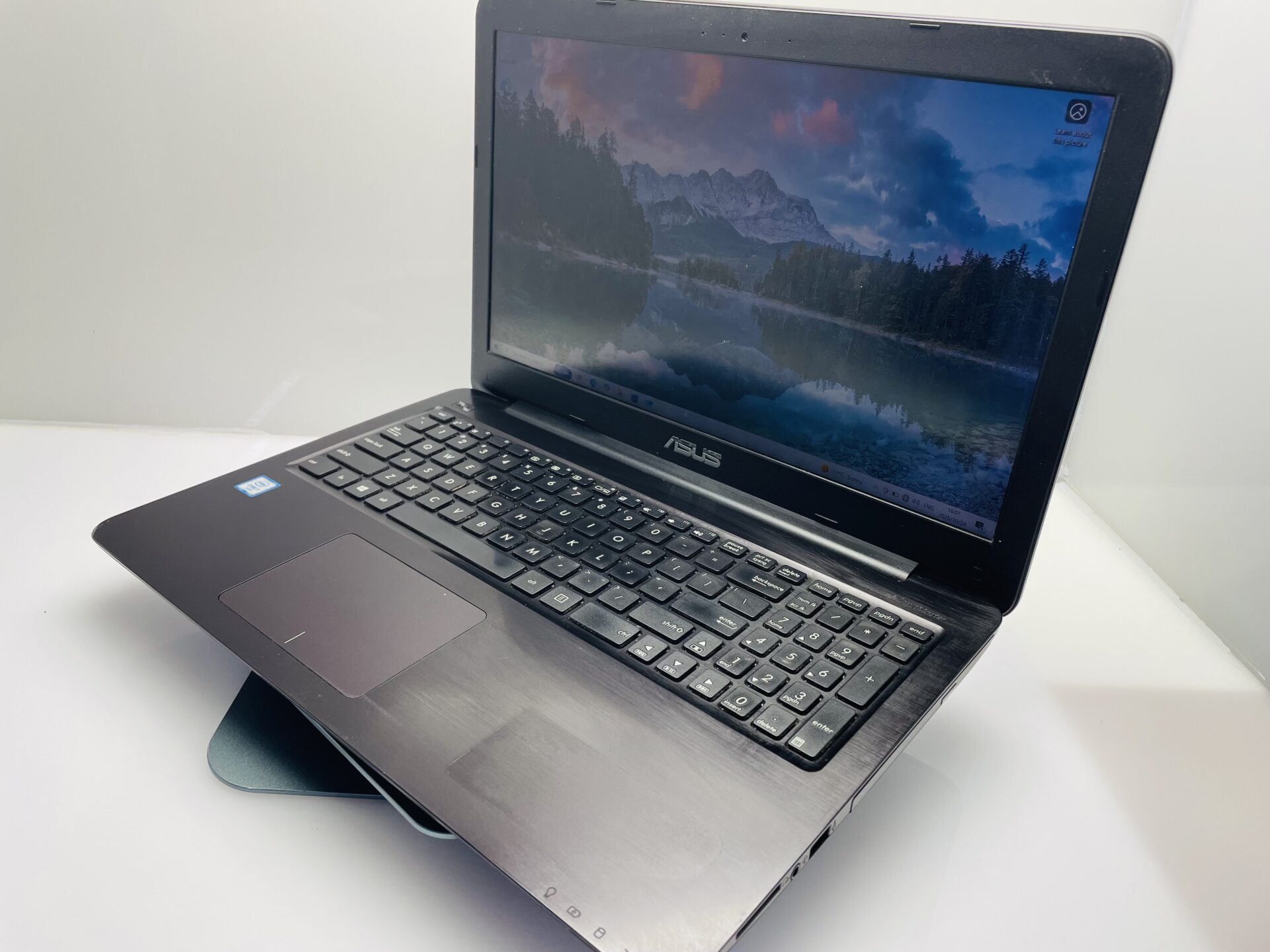 Asus X556U "Core i7" 2.50GHz 16GB RAM 1TB SSD Black - (Grade B) - Image 4