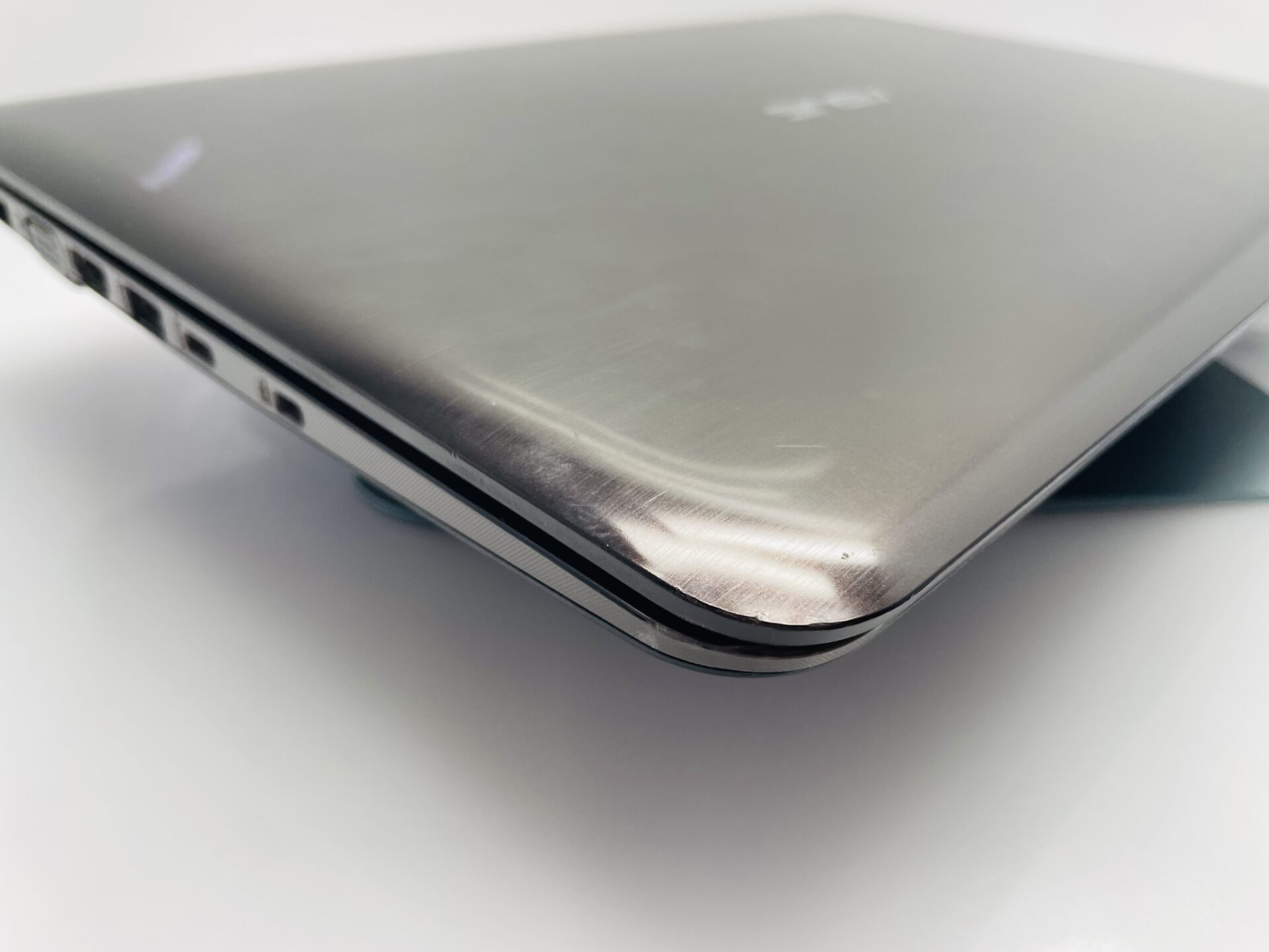 Asus X556U "Core i7" 2.50GHz 16GB RAM 1TB SSD Black - (Grade B) - Image 5