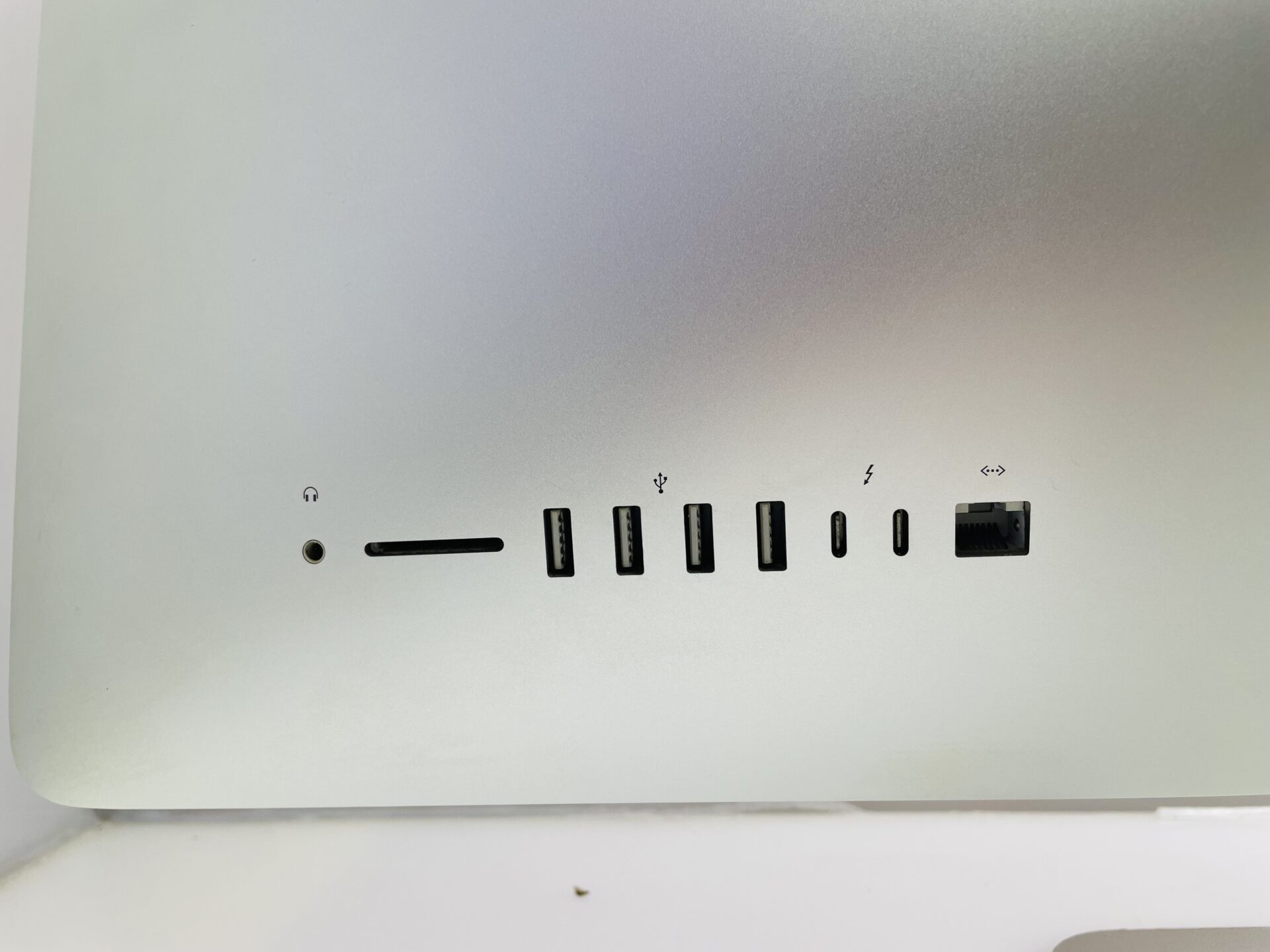 Apple iMac 27-Inch “Core i5” 3.5GHz (Mid 2017) 32GB RAM 1TB SSD Silver (Grade B) - Minor LCD Burn - Image 8