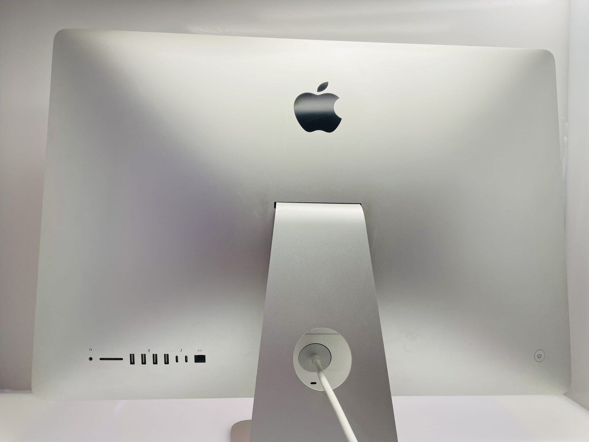 Apple iMac 27-Inch “Core i5” 3.5GHz (Mid 2017) 32GB RAM 1TB SSD Silver (Grade B) - Minor LCD Burn - Image 6