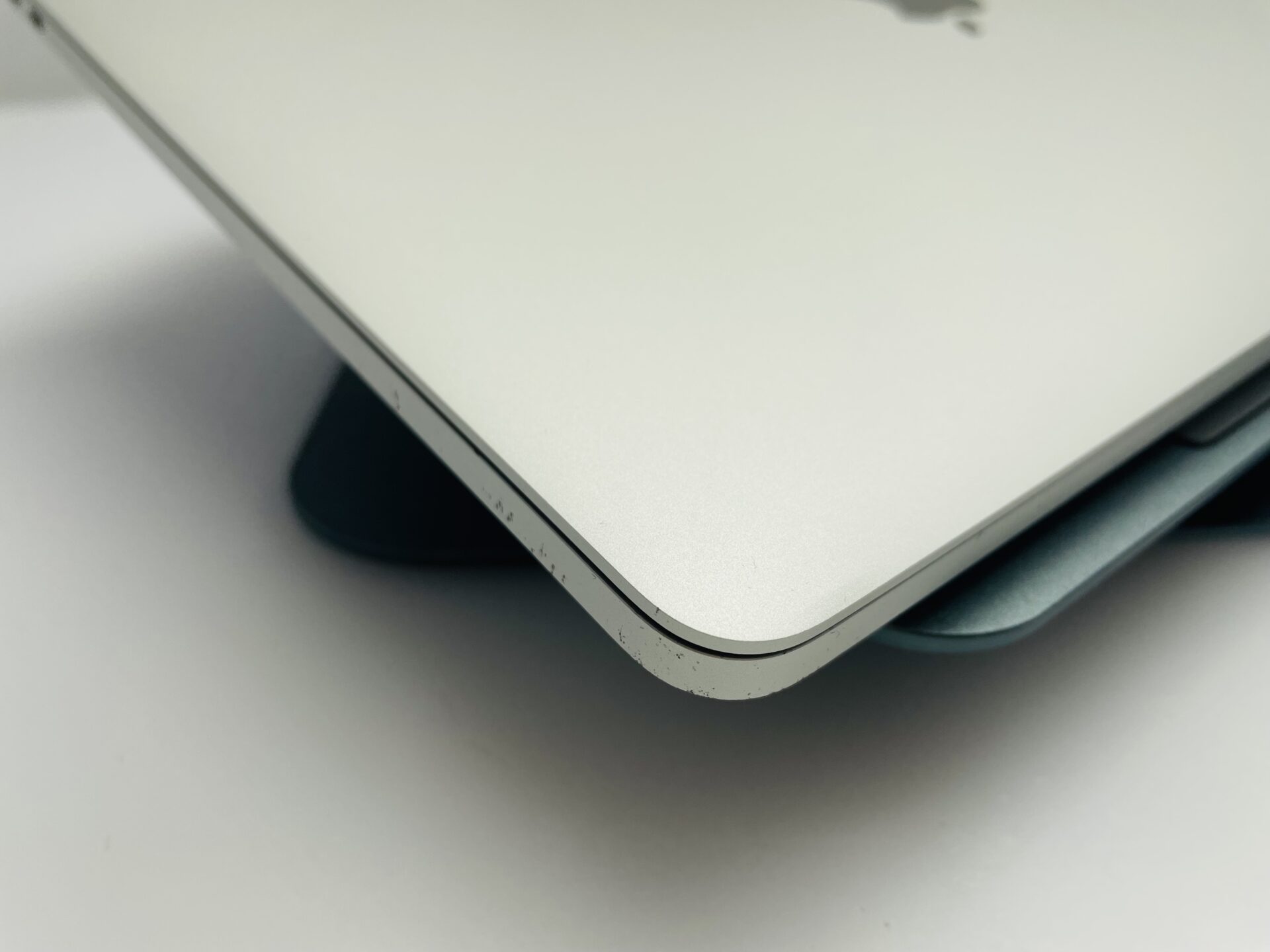 Apple MacBook Pro 13-Inch “Core i5” 2.3GHz (2017) 8GB RAM 128GB SSD Silver (Grade B) - Minor Crack - Image 6