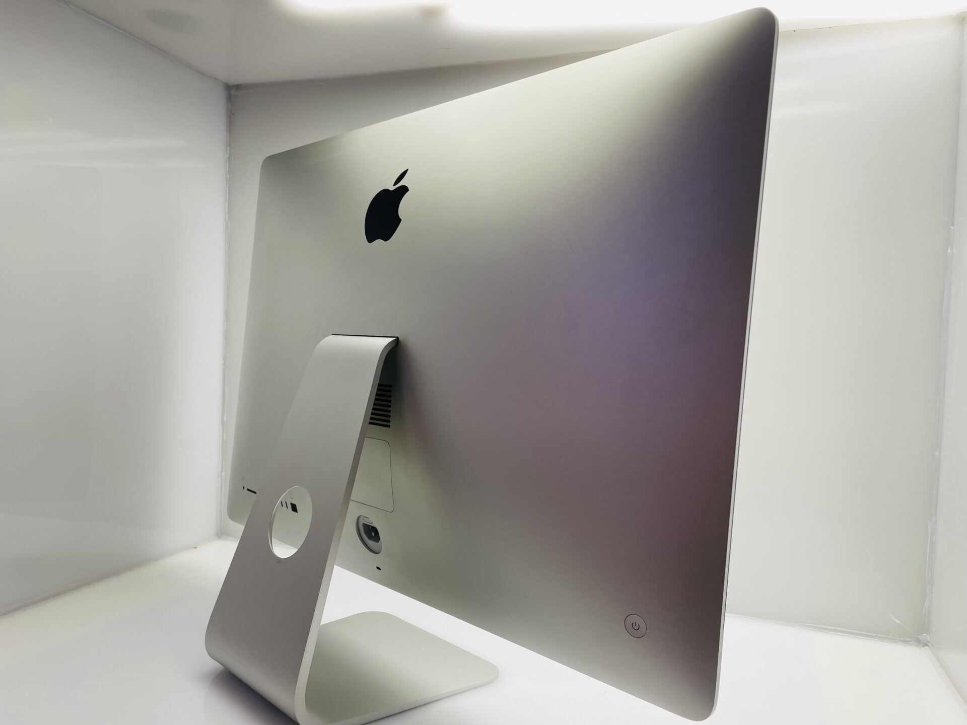 Apple iMac 27-Inch “Core i5” 3.5GHz (Mid 2017) 32GB RAM 1TB SSD Silver (Grade B) - Minor LCD Burn - Image 5