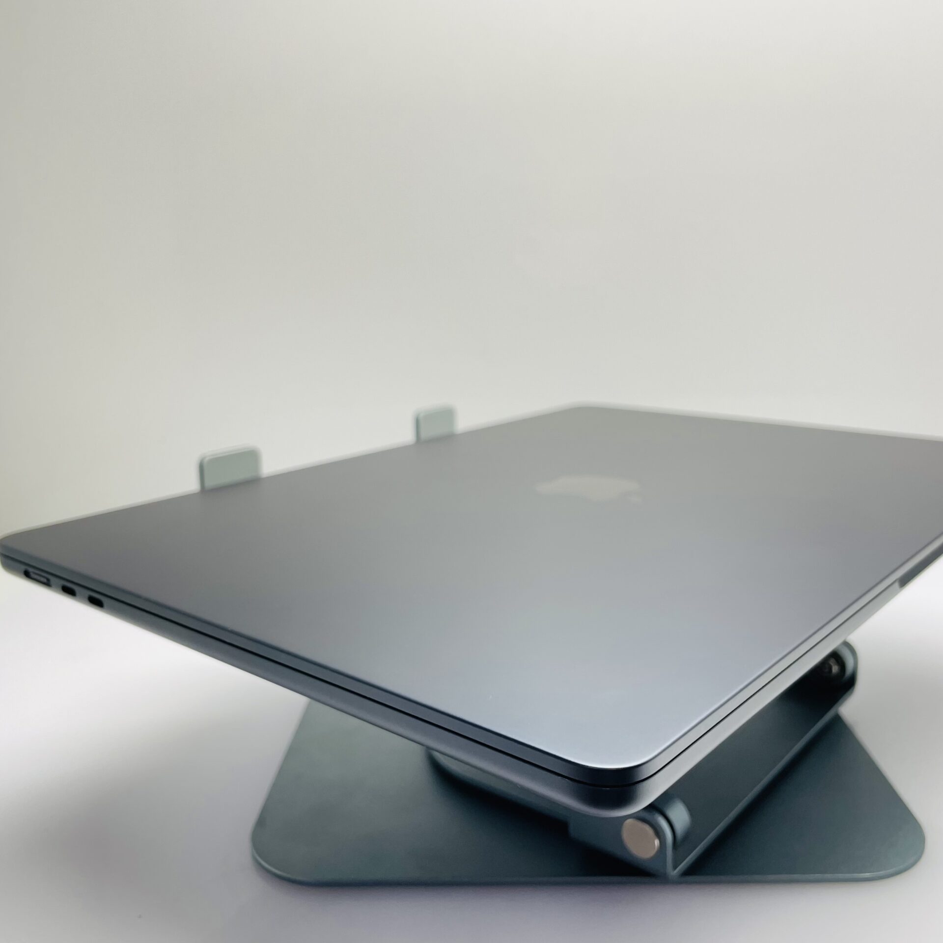 Apple Macbook Air "M3" 15-inch 8 CPU/10 GPU 8GB RAM 256GB SSD Midnight (12 Month Warranty) - Image 6