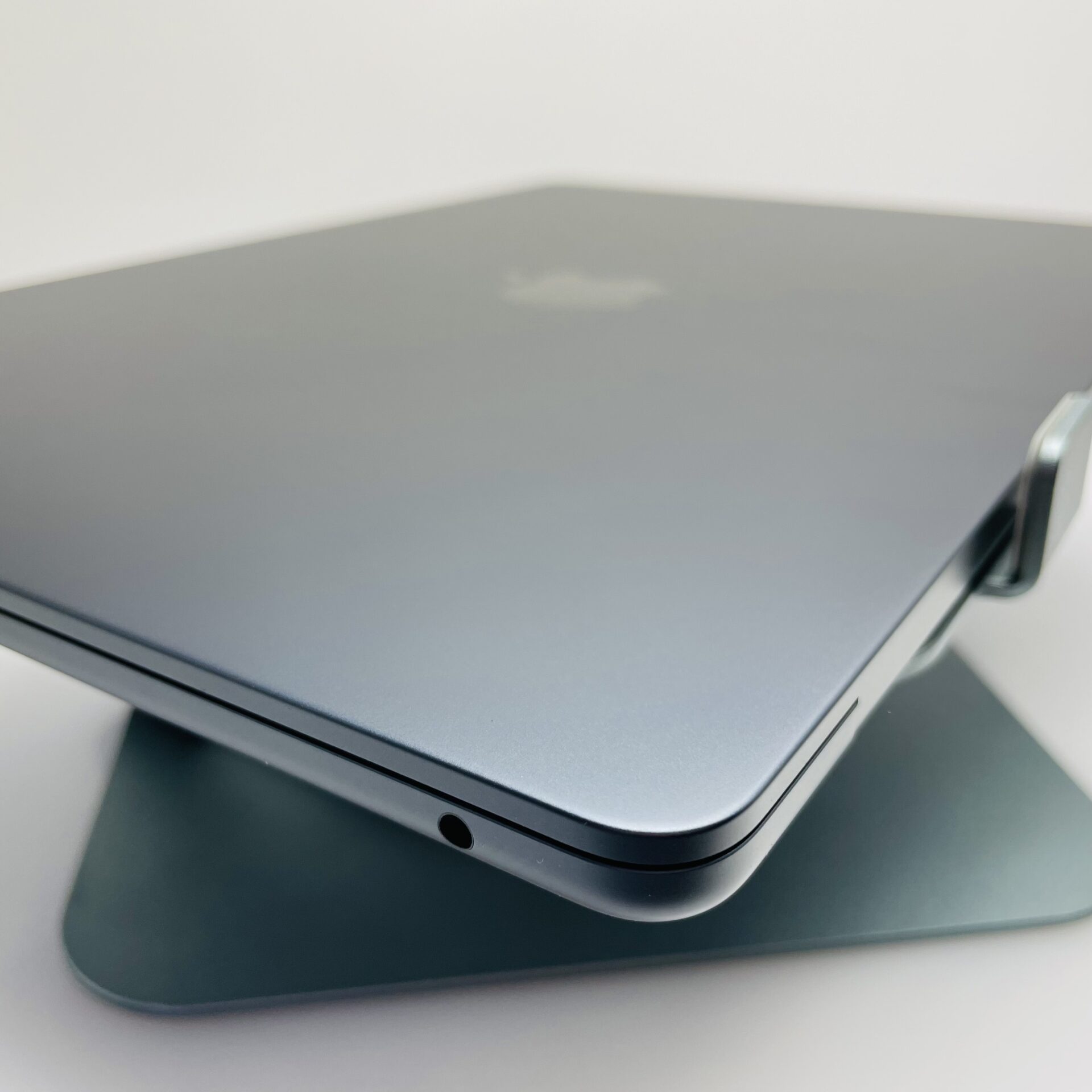 Apple Macbook Air "M3" 15-inch 8 CPU/10 GPU 8GB RAM 256GB SSD Midnight (12 Month Warranty) - Image 9